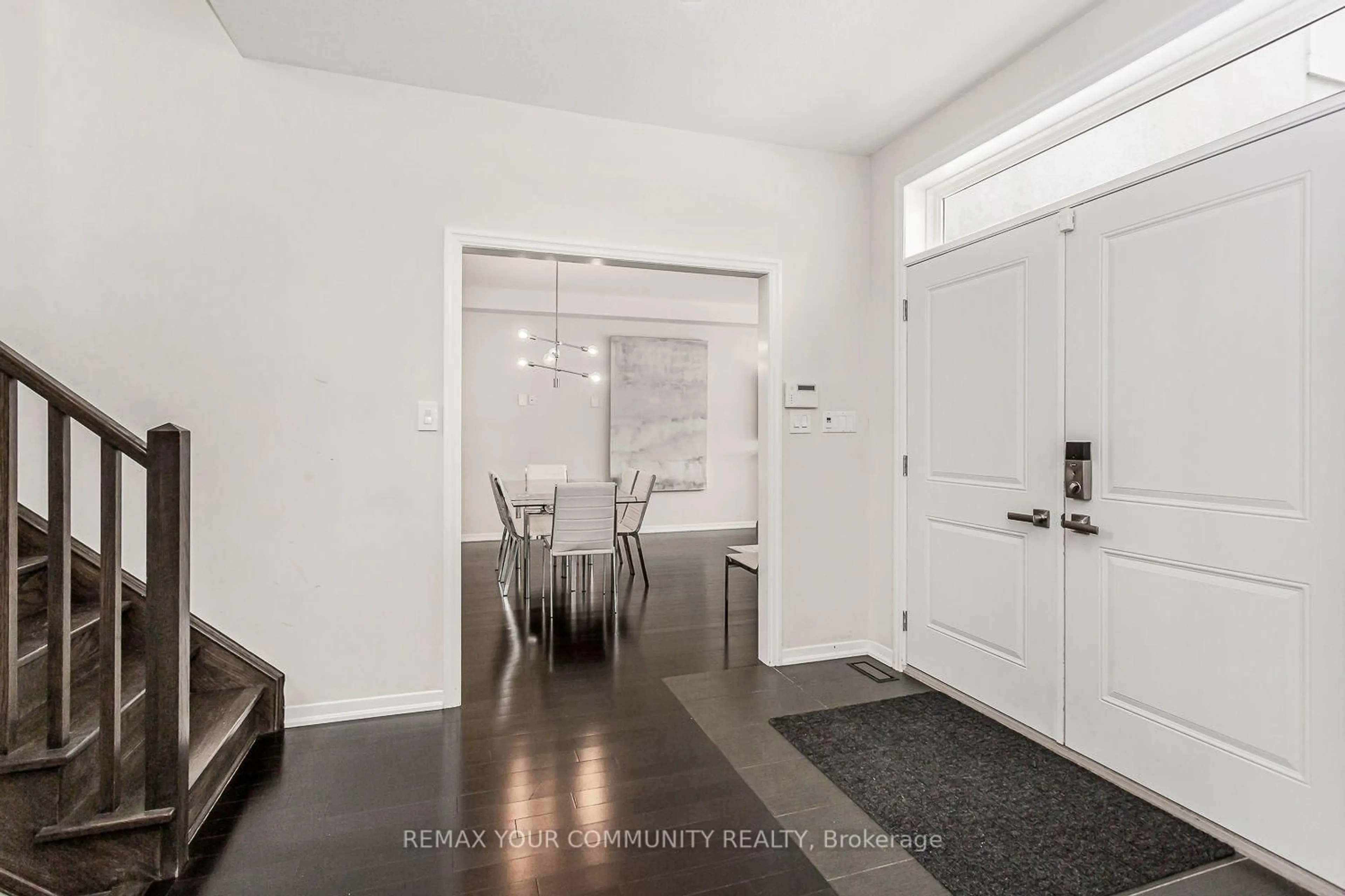 Indoor entryway for 338 Woodale Ave, Oakville Ontario L6K 2N7
