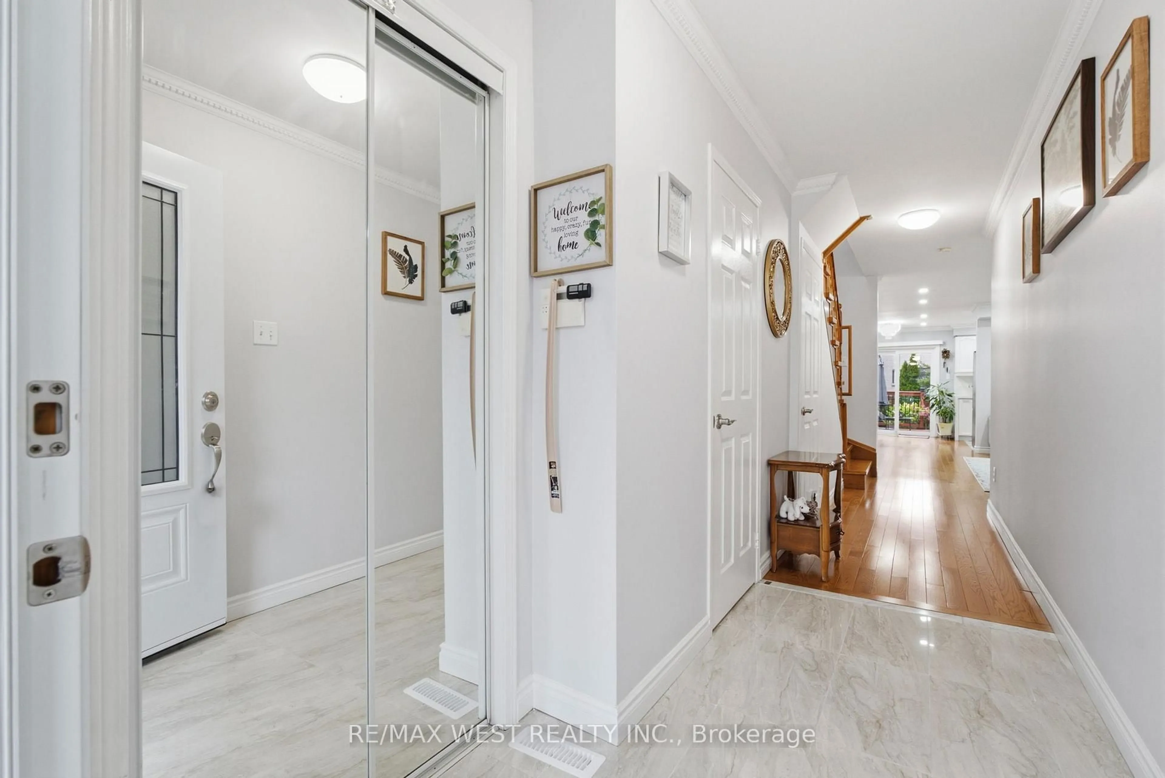 Indoor entryway for 34 Wycombe Rd Rd, Toronto Ontario M3M 2W7