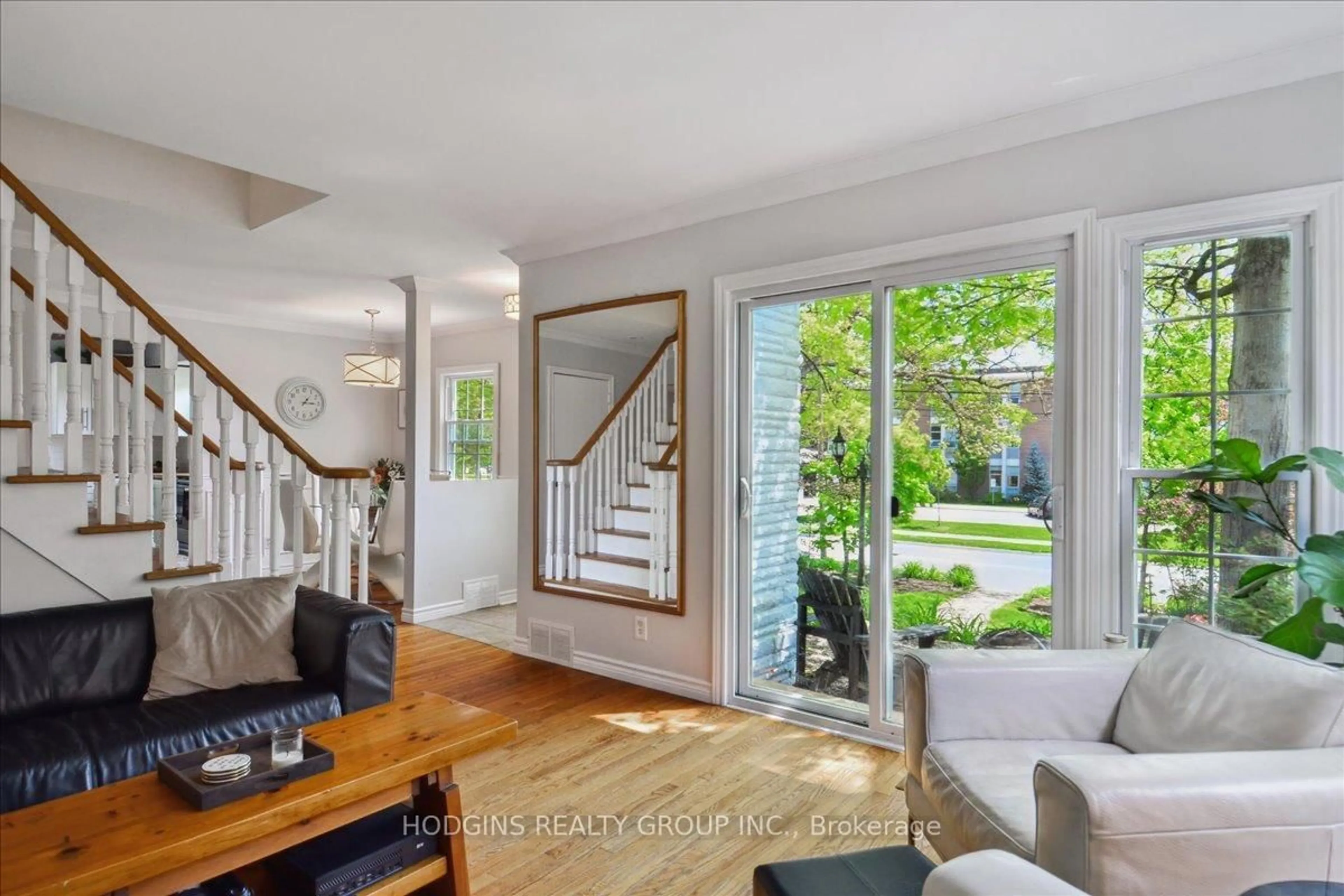 Indoor entryway for 65 Mineola Rd, Mississauga Ontario L5G 2E4