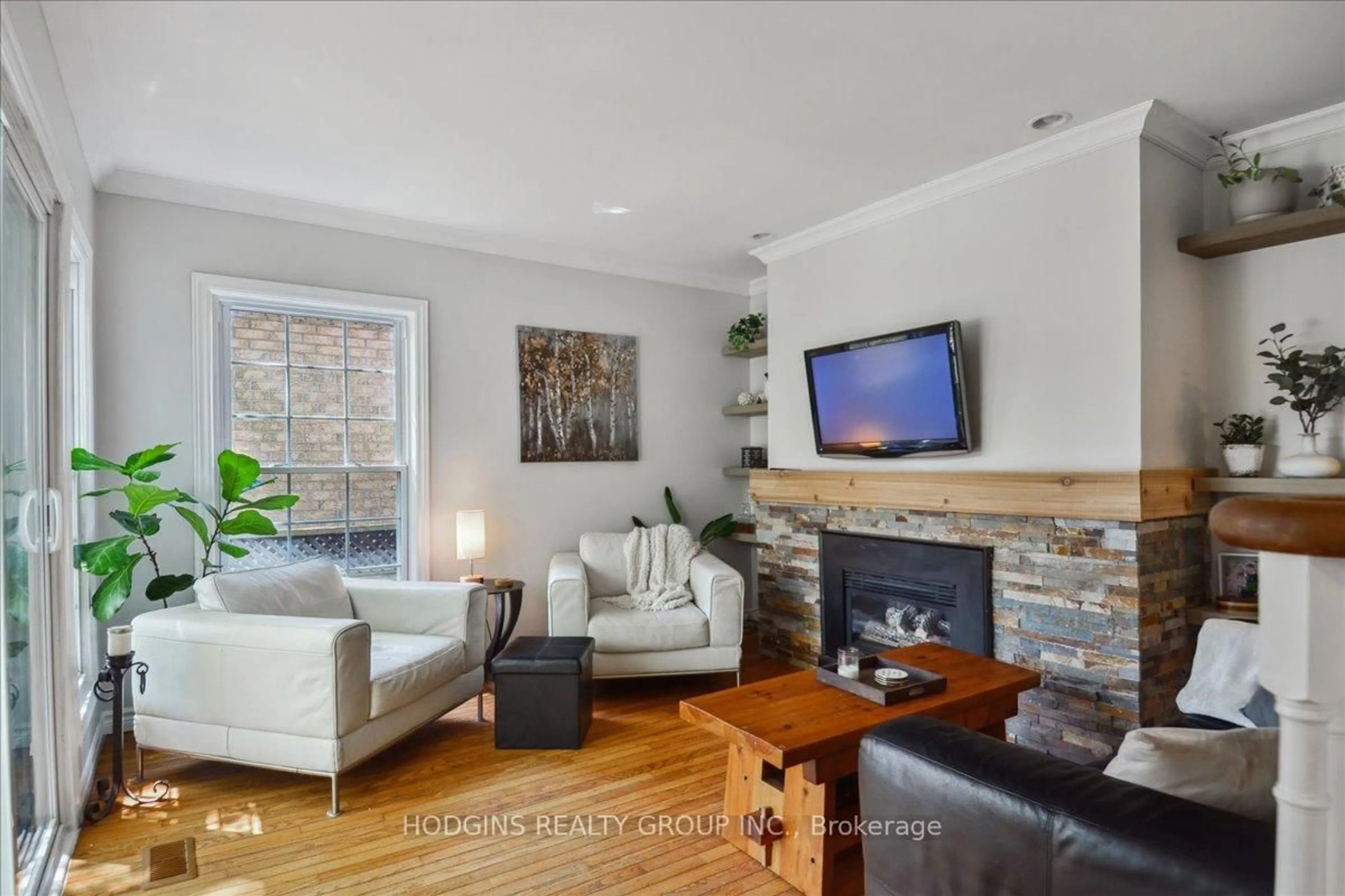 Living room with furniture, wood/laminate floor for 65 Mineola Rd, Mississauga Ontario L5G 2E4