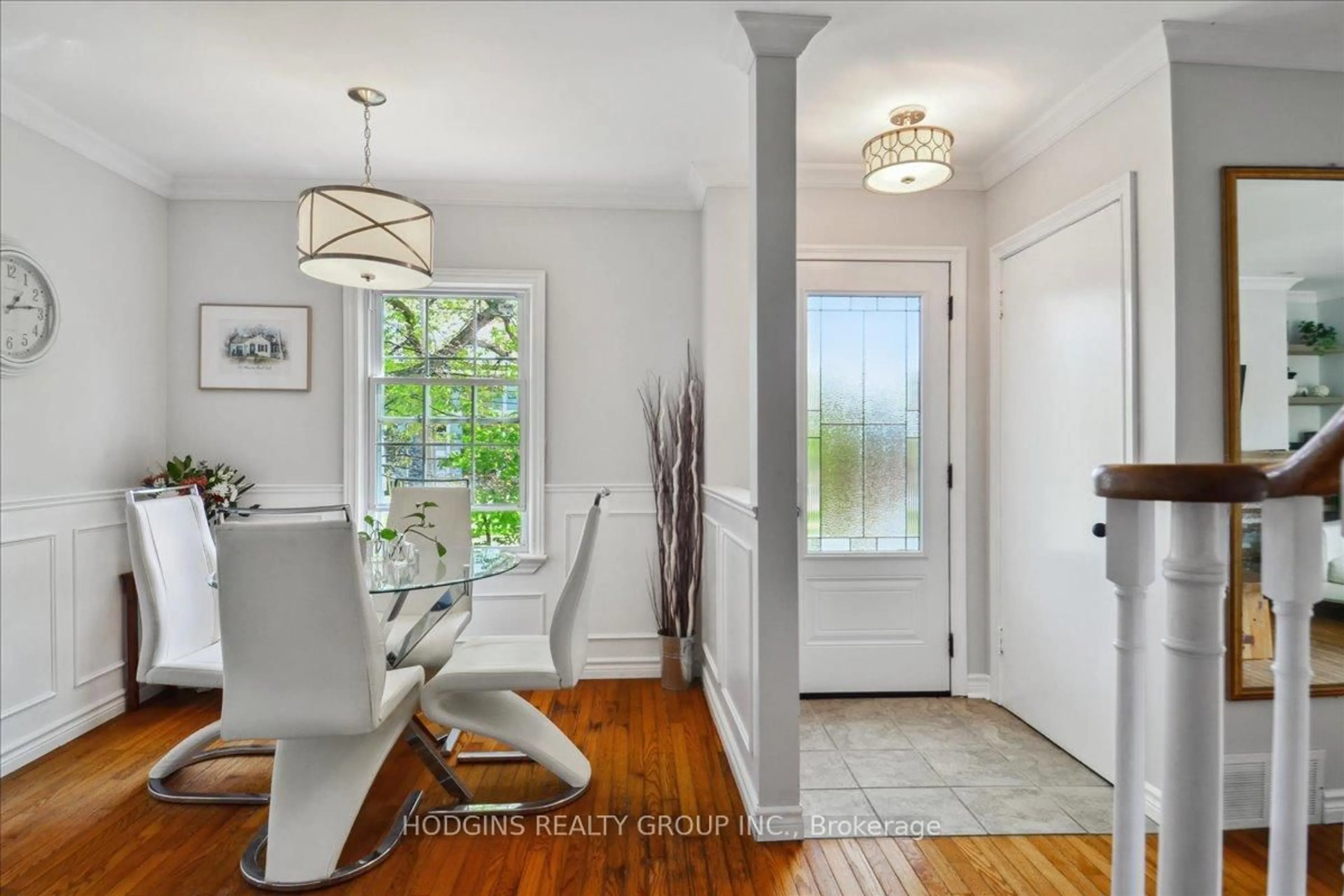 Indoor entryway for 65 Mineola Rd, Mississauga Ontario L5G 2E4