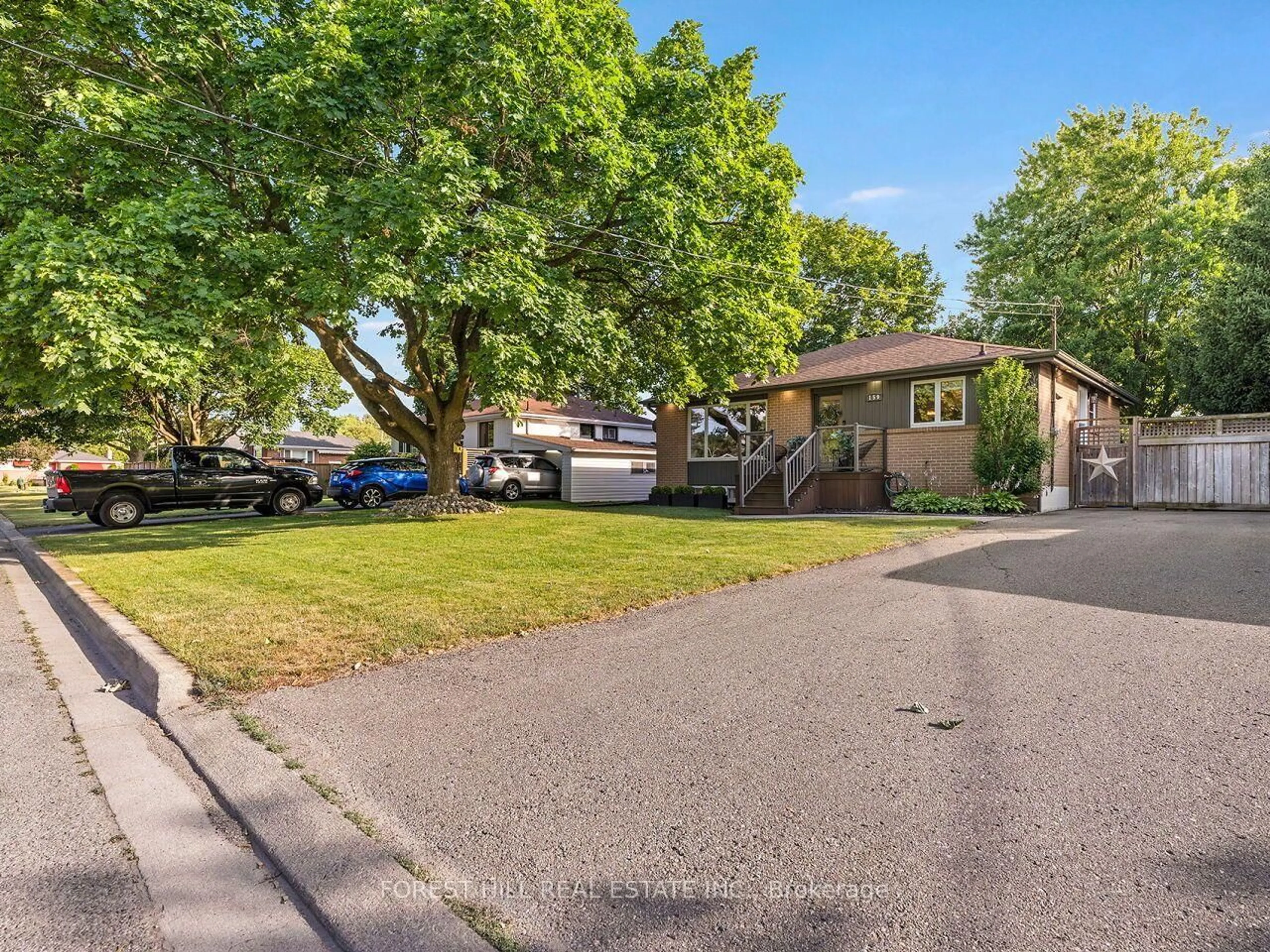 A pic from outside/outdoor area/front of a property/back of a property/a pic from drone, street for 159 Robinwood Cres, Milton Ontario L9T 2C2
