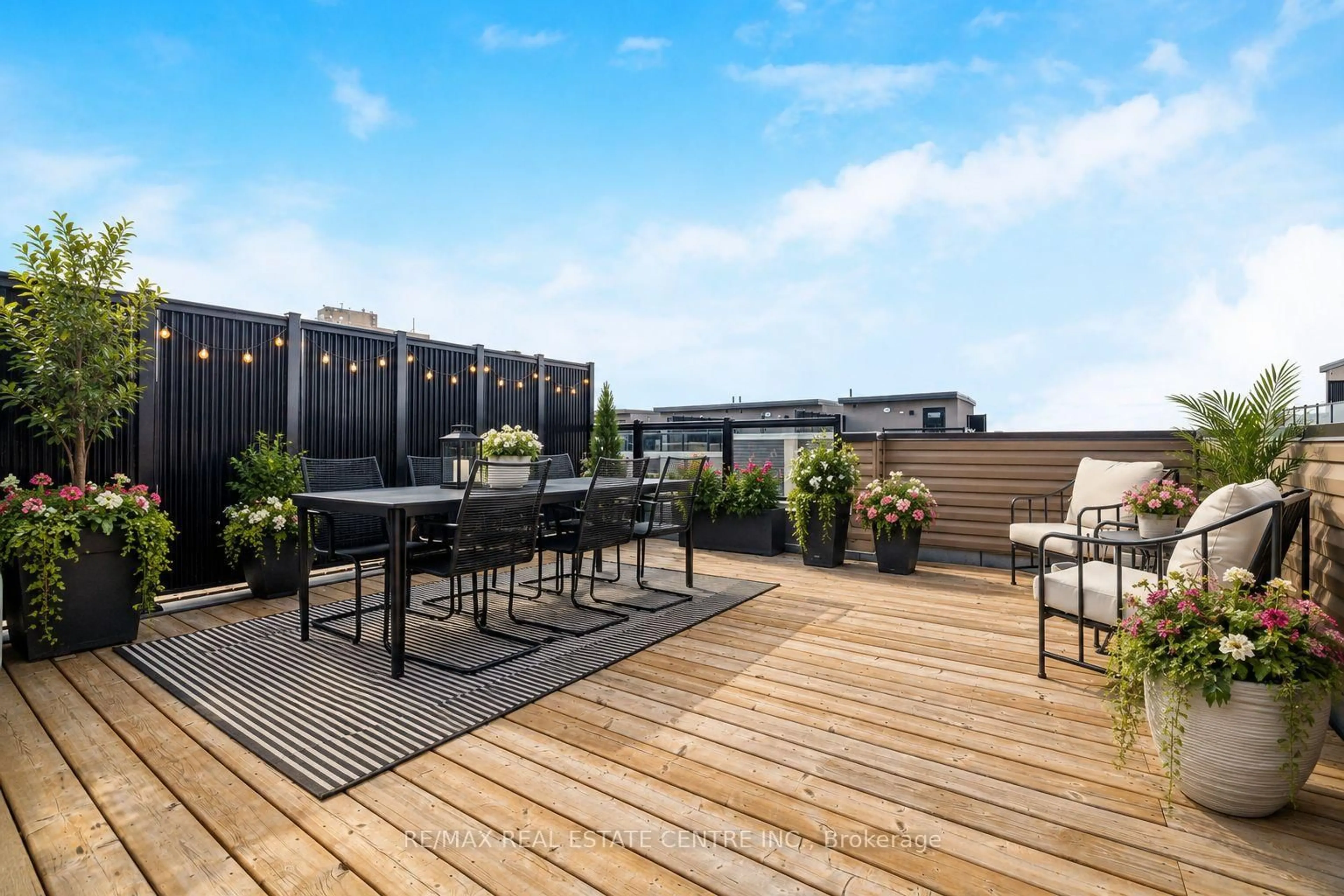 Patio, unknown for 3409 Ridgeway Dr #18, Mississauga Ontario L5L 0B9