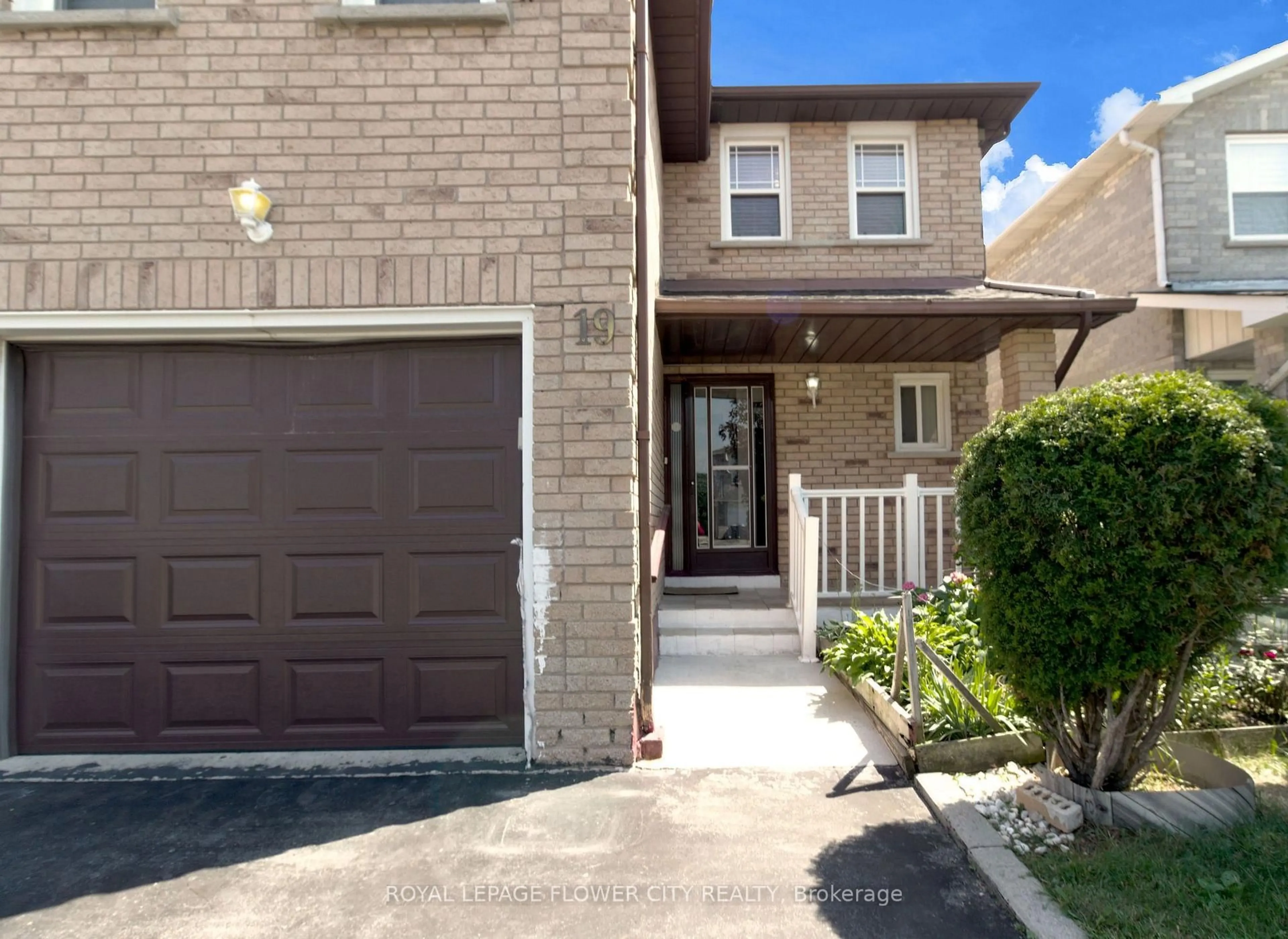 Unknown for 19 Fallen Oak Crt, Brampton Ontario L6Y 3T6