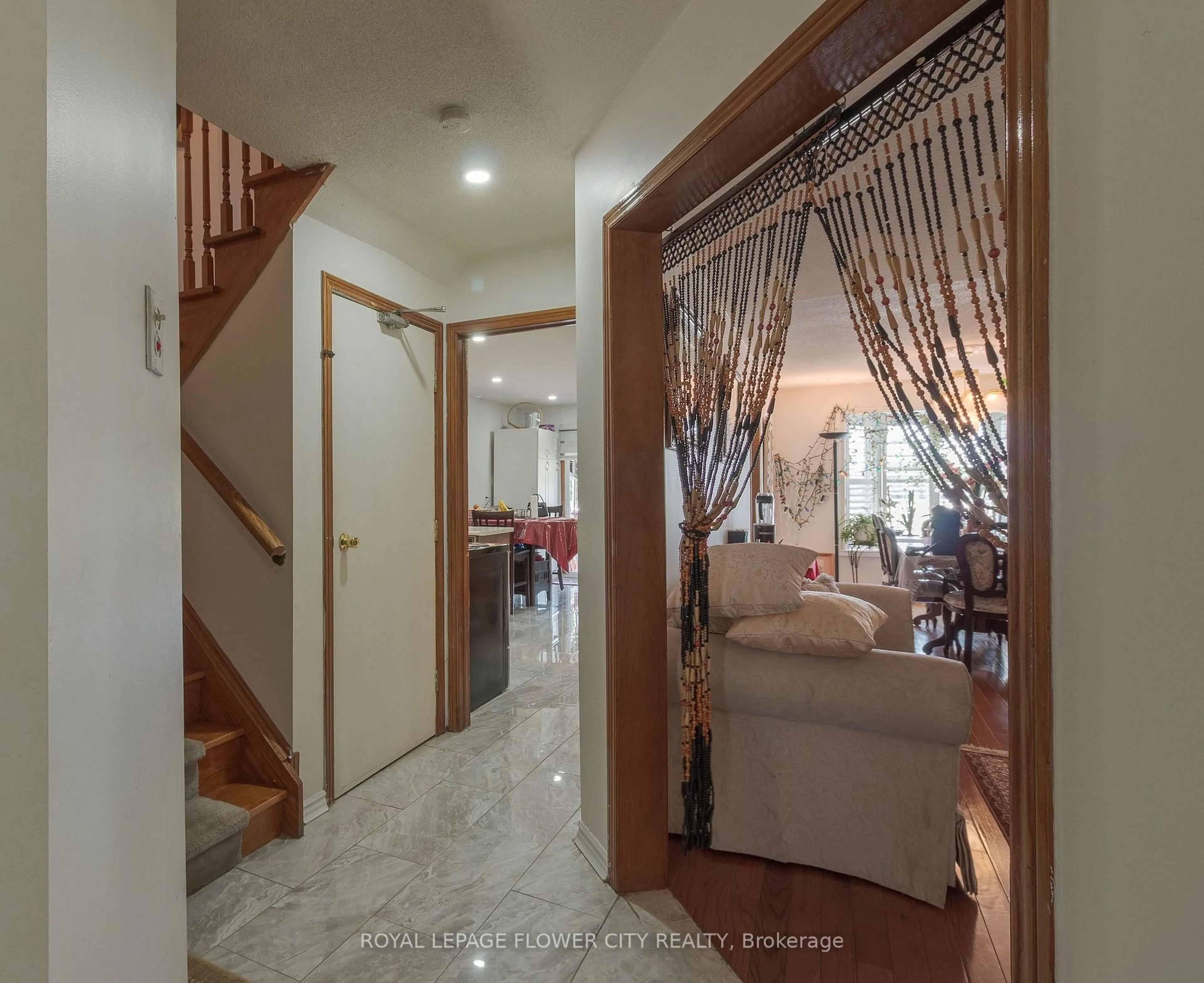 Indoor foyer for 19 Fallen Oak Crt, Brampton Ontario L6Y 3T6