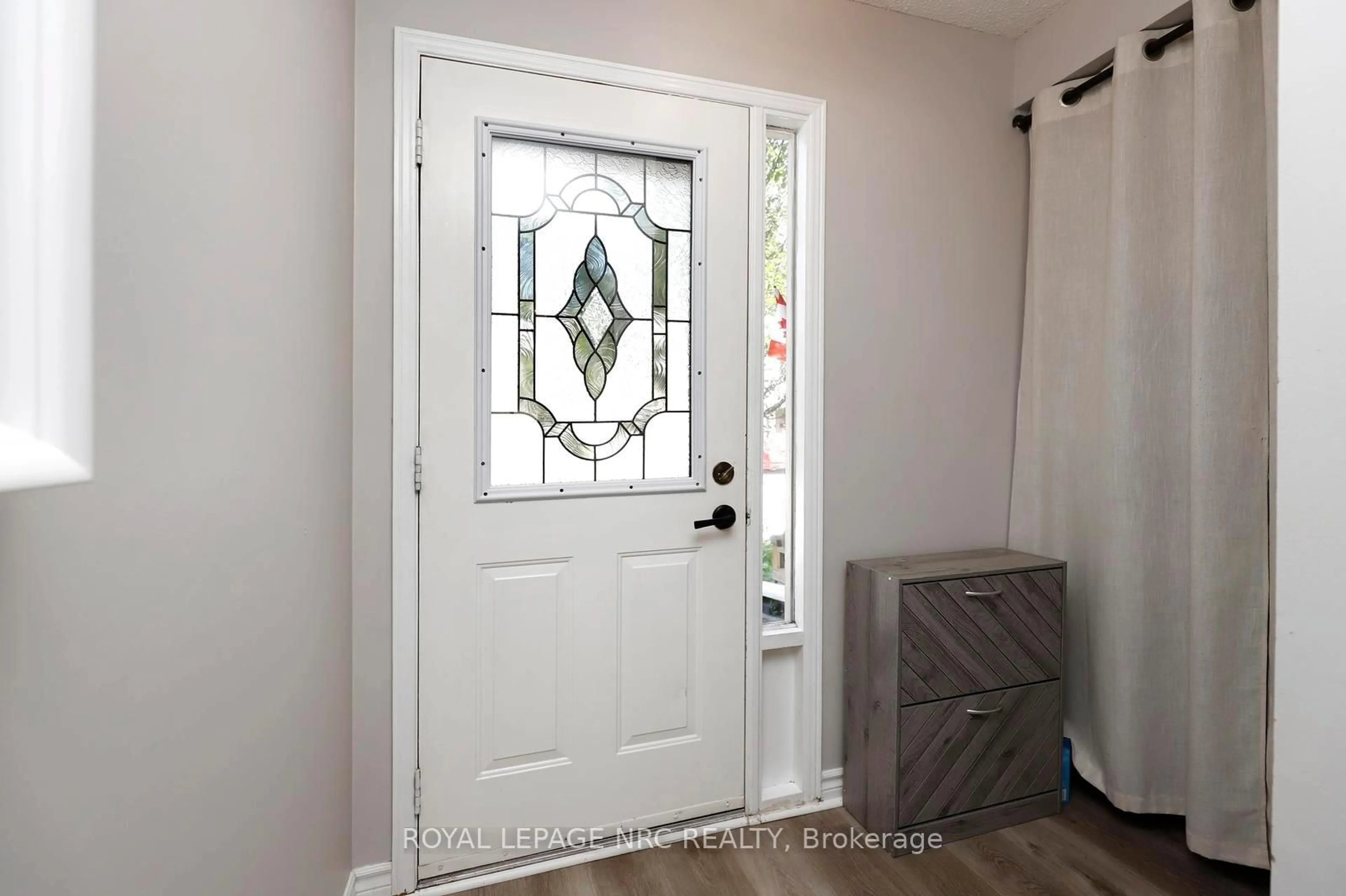 Indoor entryway for 1226 Kirstie Crt #34, Oakville Ontario L6H 5C4