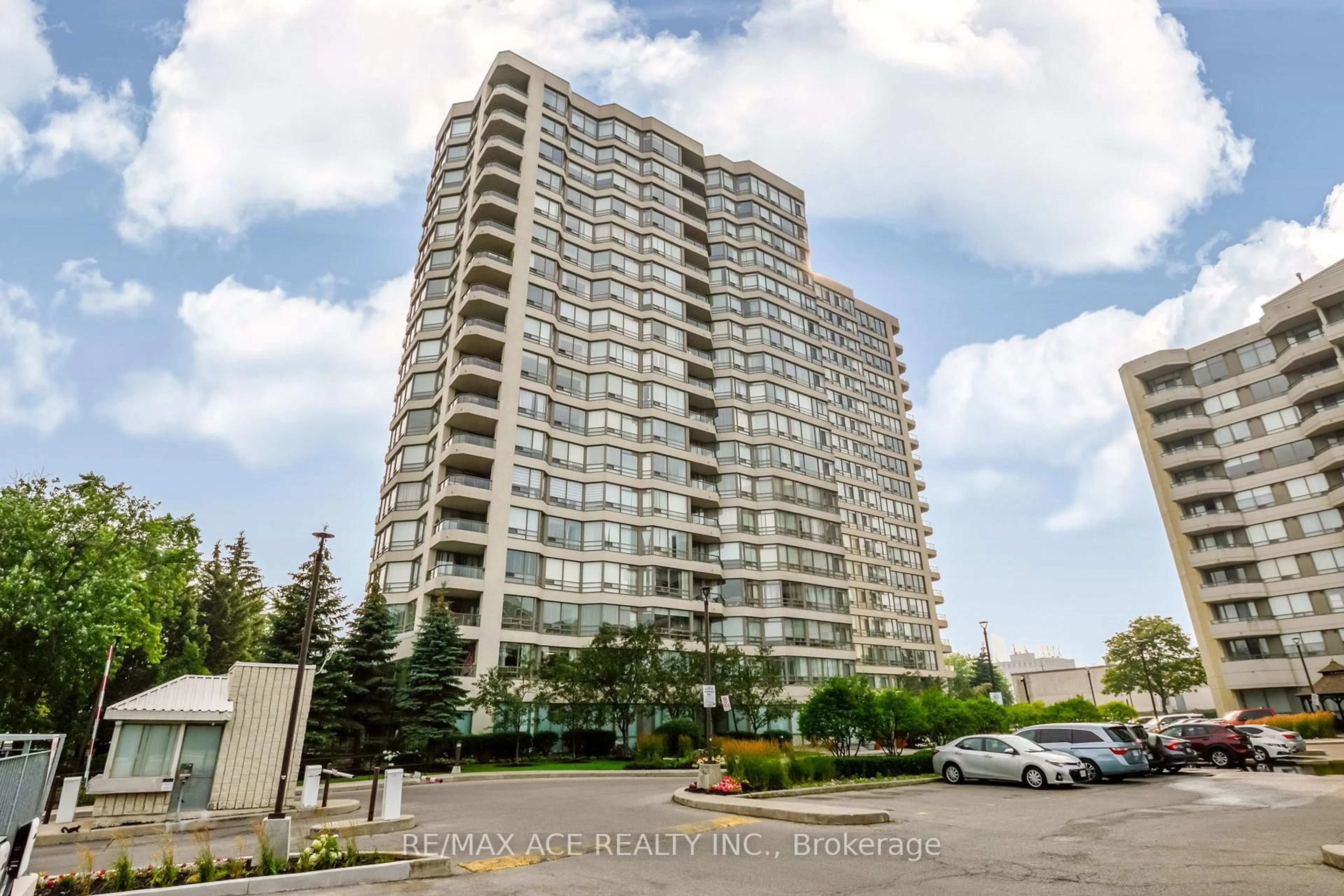 Unknown for 75 King St #201, Mississauga Ontario L5A 4G5