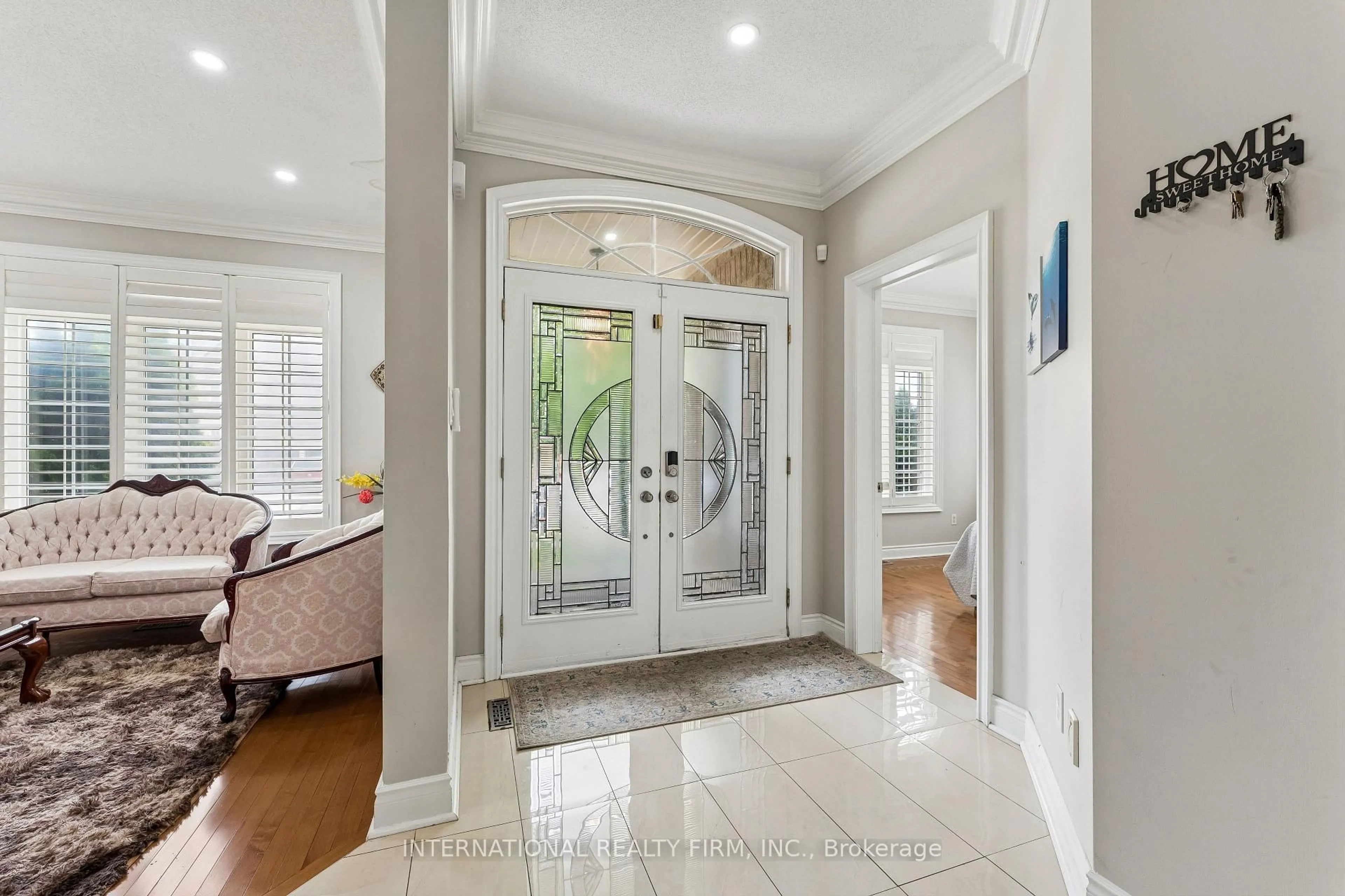 Indoor entryway for 8 Redwillow Rd, Brampton Ontario L6P 2A3