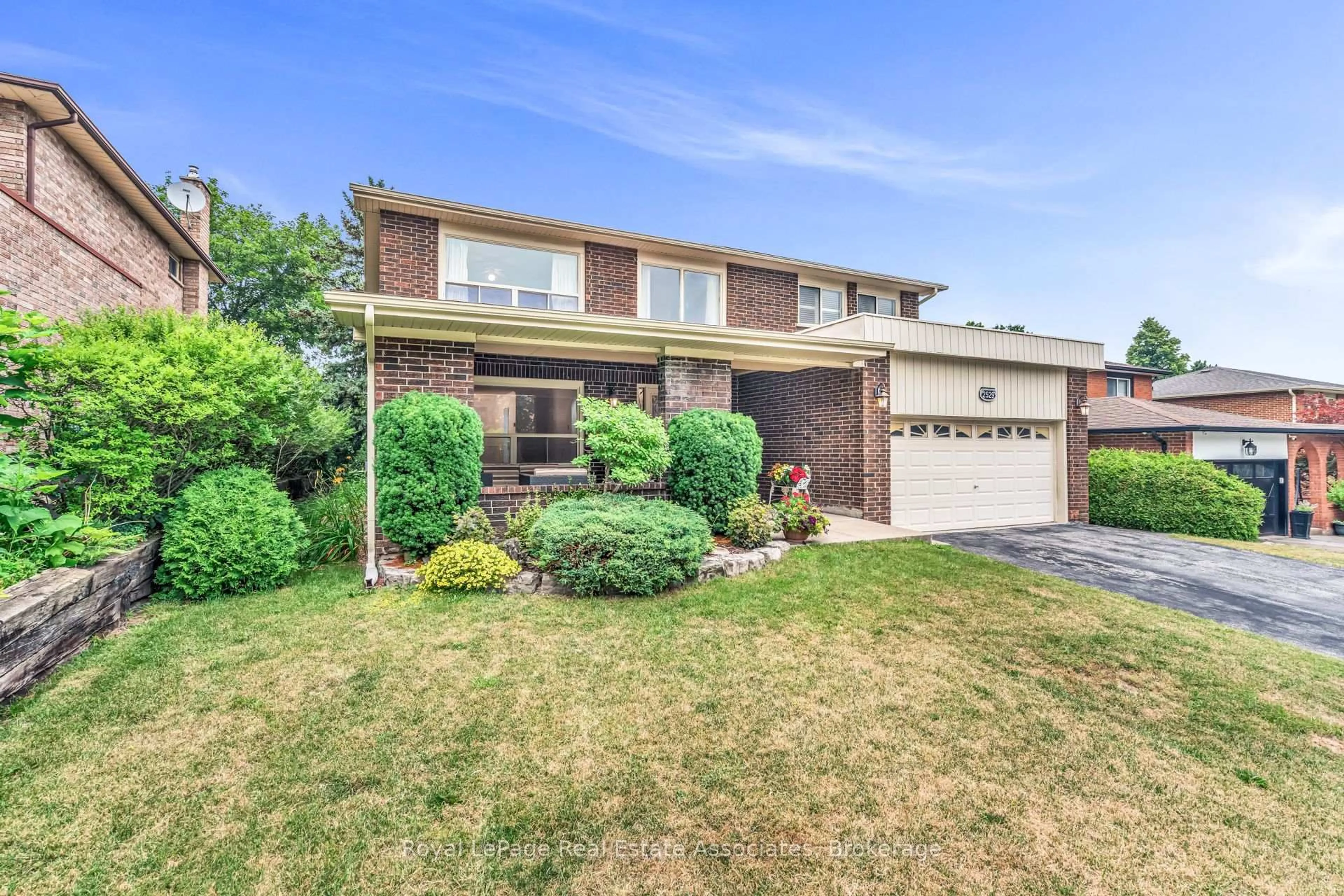 Home with brick exterior material, street for 2529 Claymore Cres, Mississauga Ontario L5C 3A2