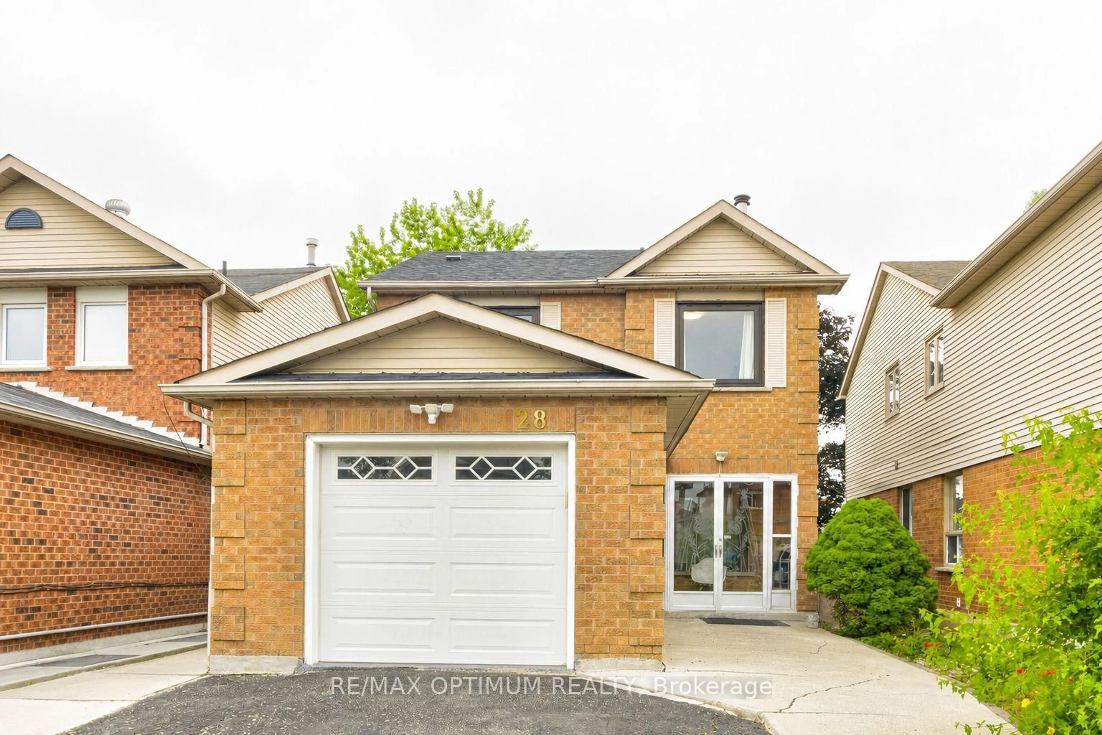 Home with brick exterior material, street for 28 Stalbridge Ave, Brampton Ontario L6Y 4H2
