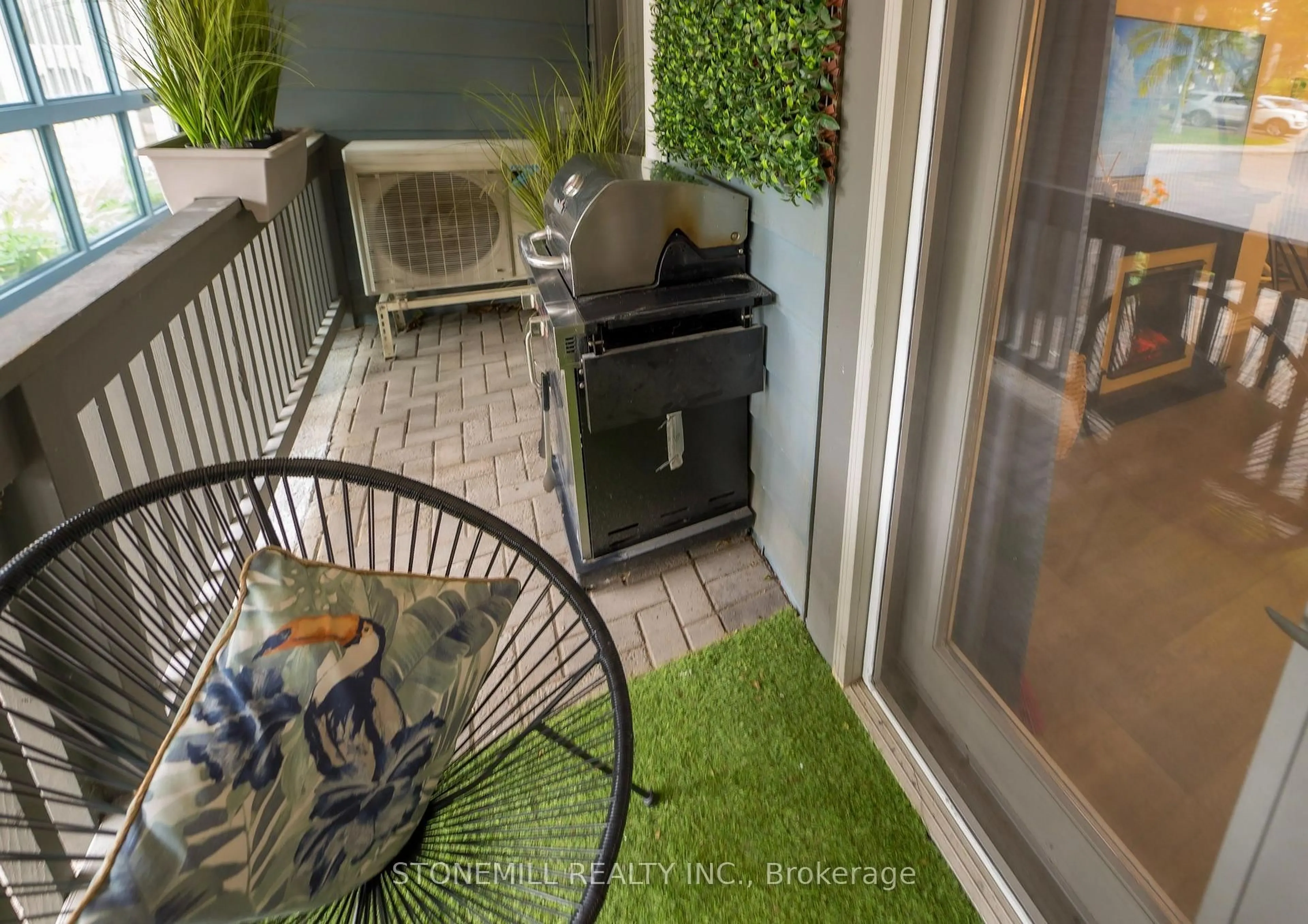 Patio, street for 2030 Cleaver Ave ##118, Burlington Ontario L7M 4C3