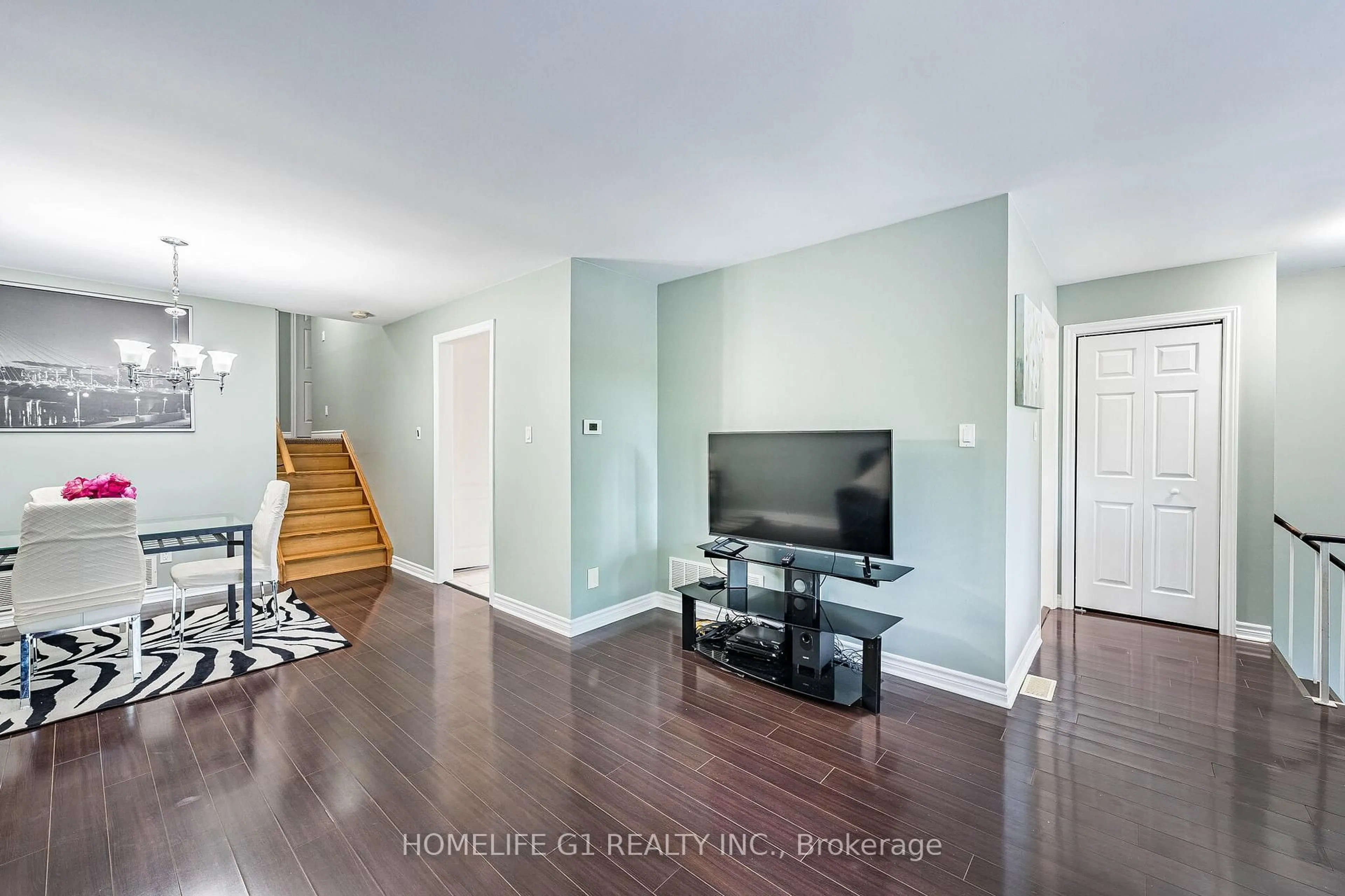 Unknown for 8 Holgate Crt, Brampton Ontario L6Z 1S1