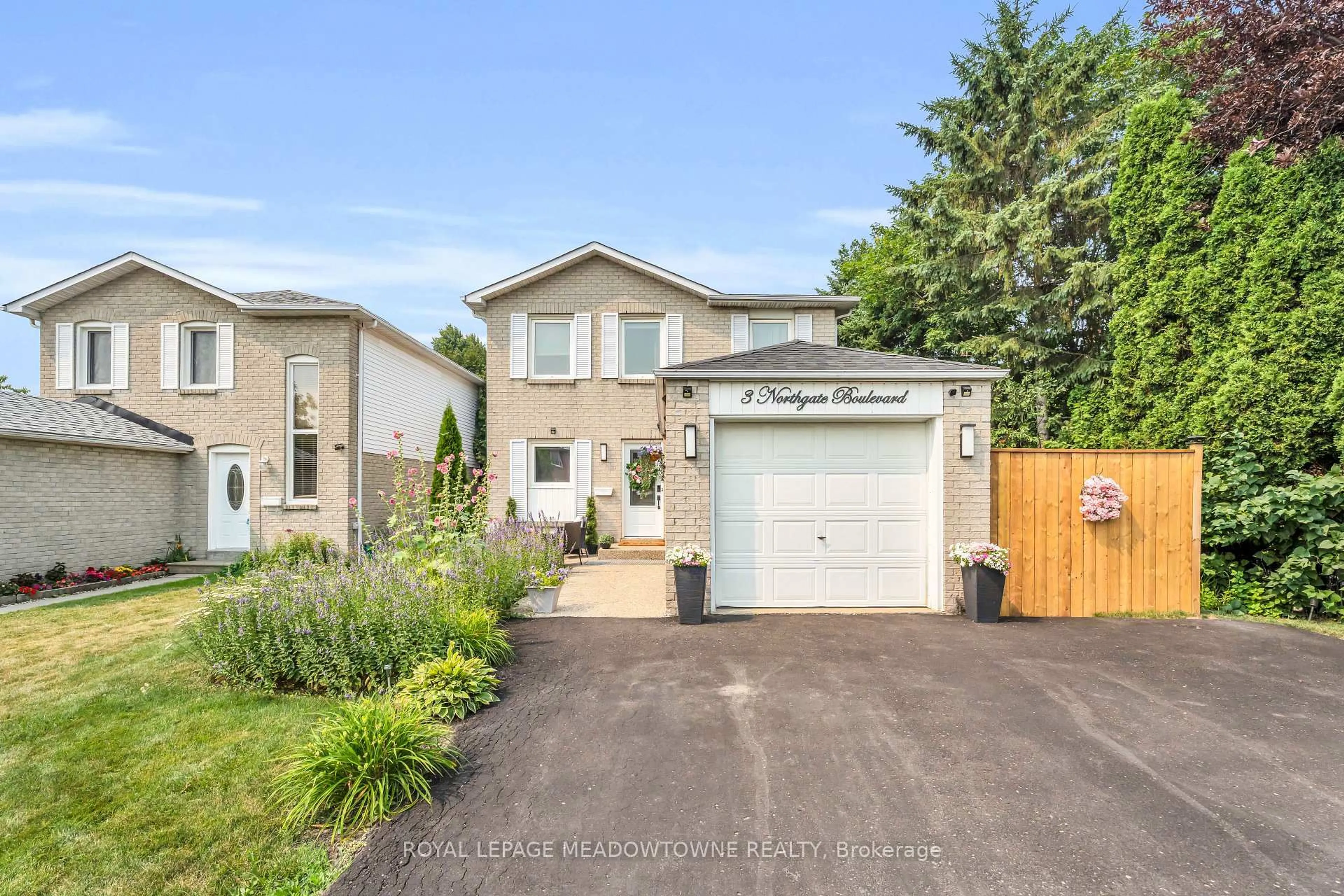 A pic from outside/outdoor area/front of a property/back of a property/a pic from drone, street for 3 Northgate Blvd, Brampton Ontario L6S 4G6