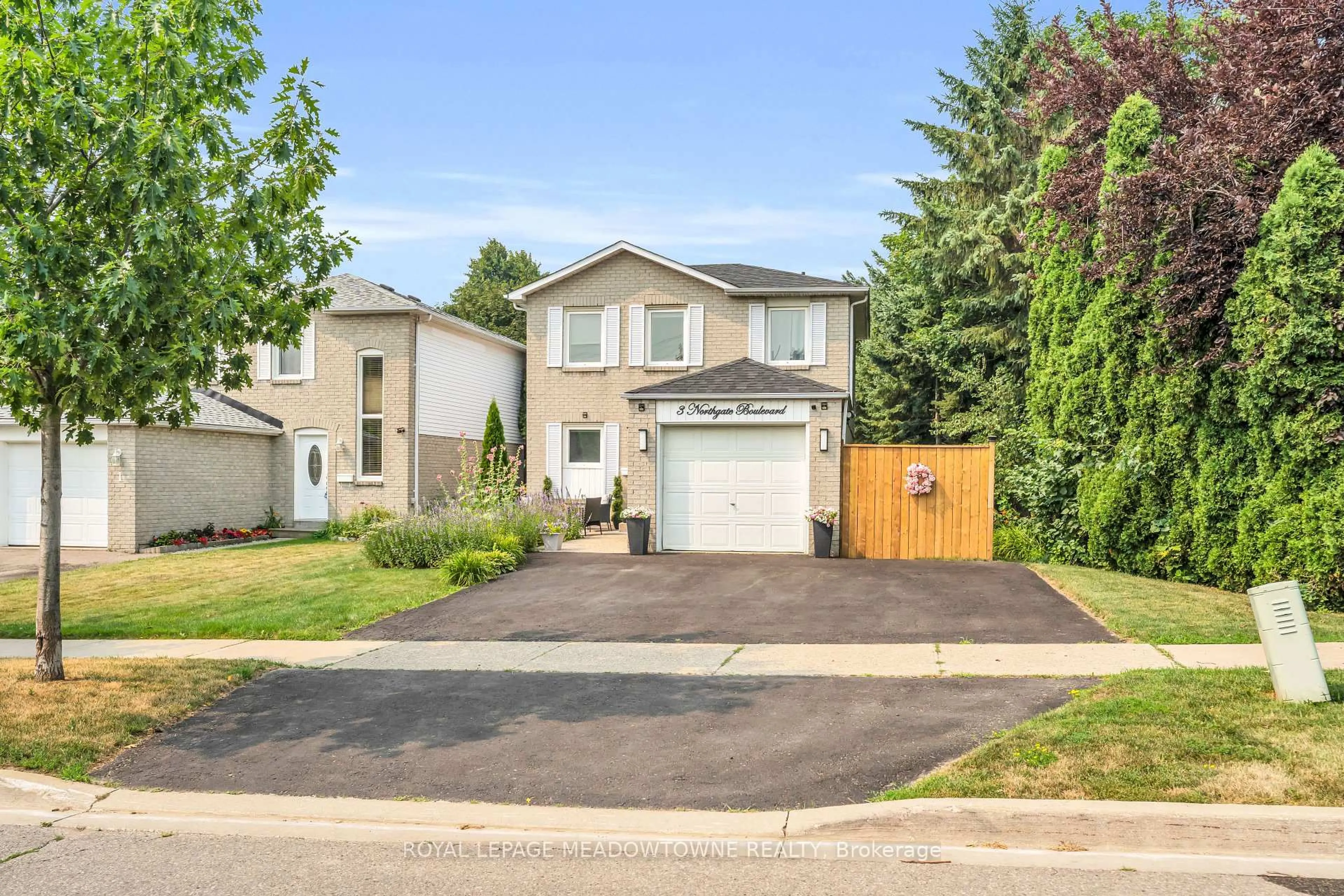 Home with vinyl exterior material, street for 3 Northgate Blvd, Brampton Ontario L6S 4G6