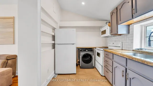 59 Railroad St, Brampton 5