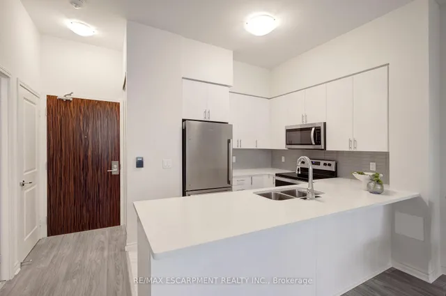 349 Rathburn Rd #107, Mississauga 3