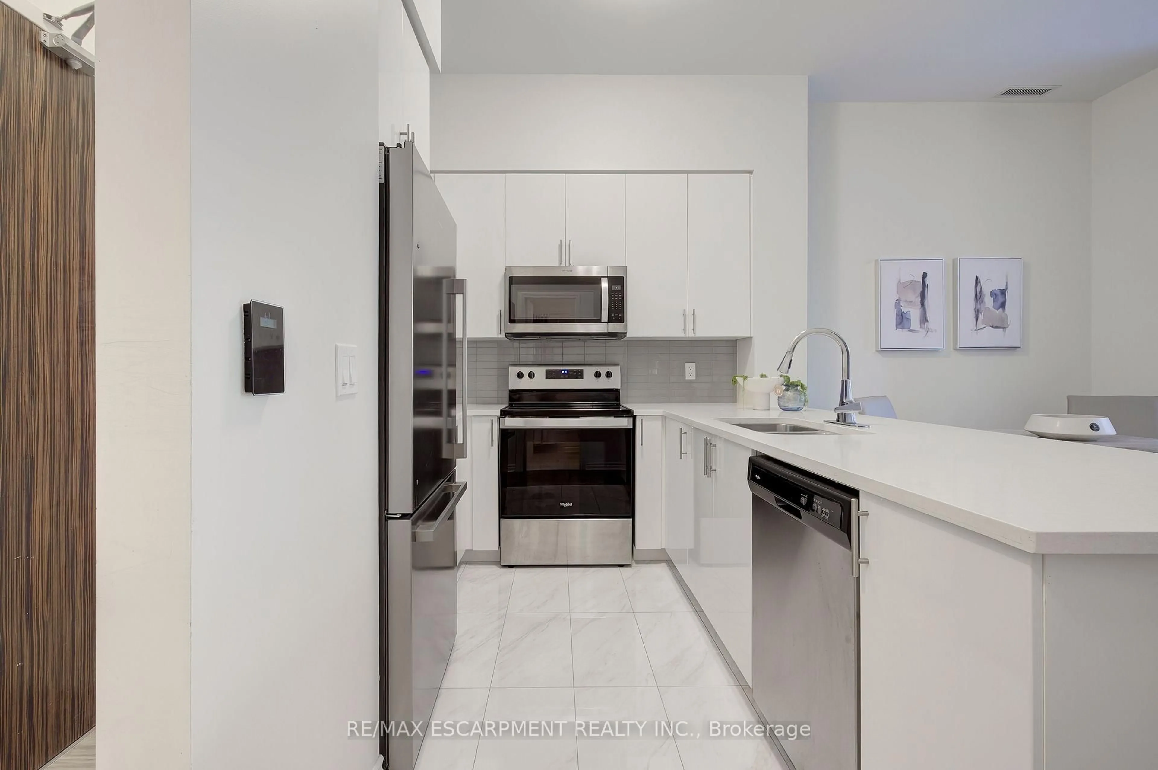Standard kitchen, ceramic/tile floor for 349 Rathburn Rd #107, Mississauga Ontario L5B 0G9