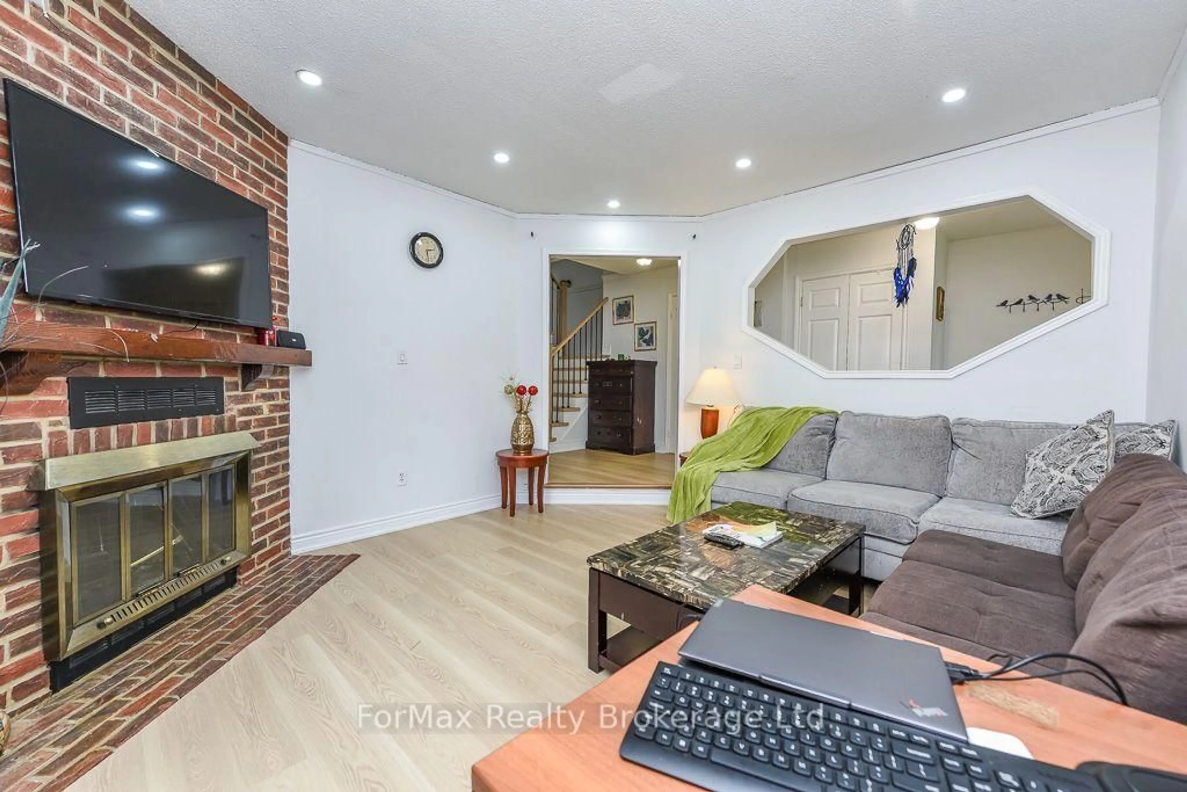 Living room with furniture, unknown for 56 Bridekirk Pl, Brampton Ontario L6Y 2V8