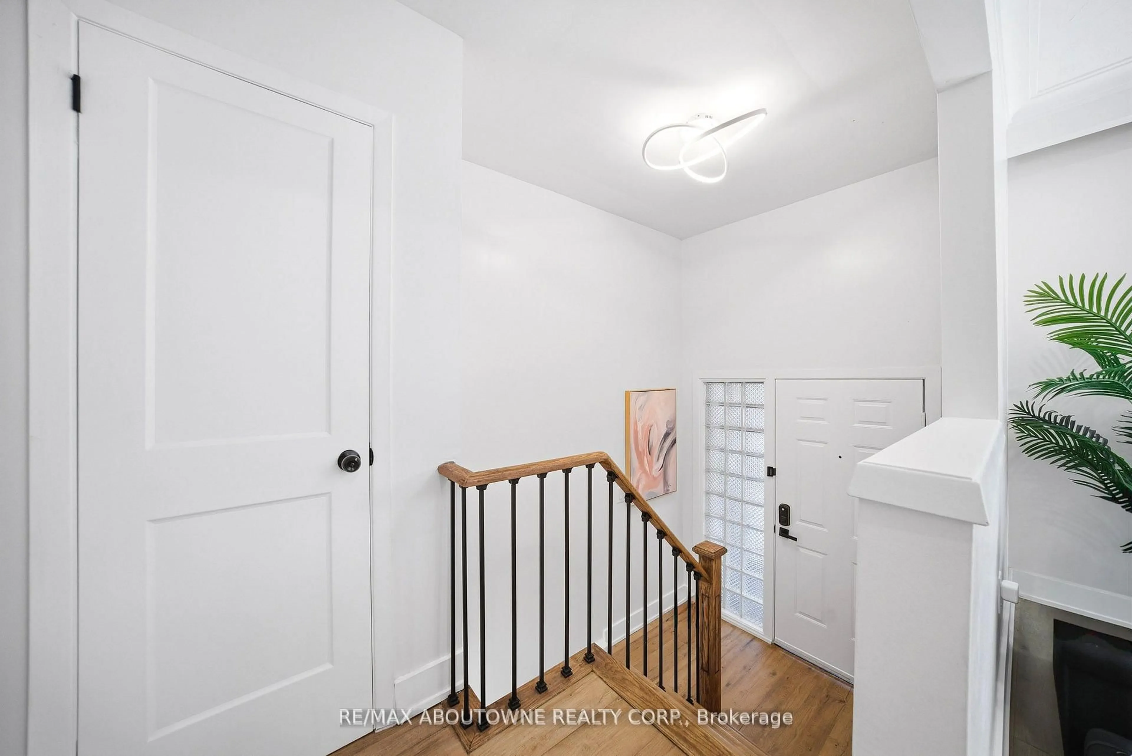 Unknown for 2066 Rebecca St, Oakville Ontario L6L 2A2