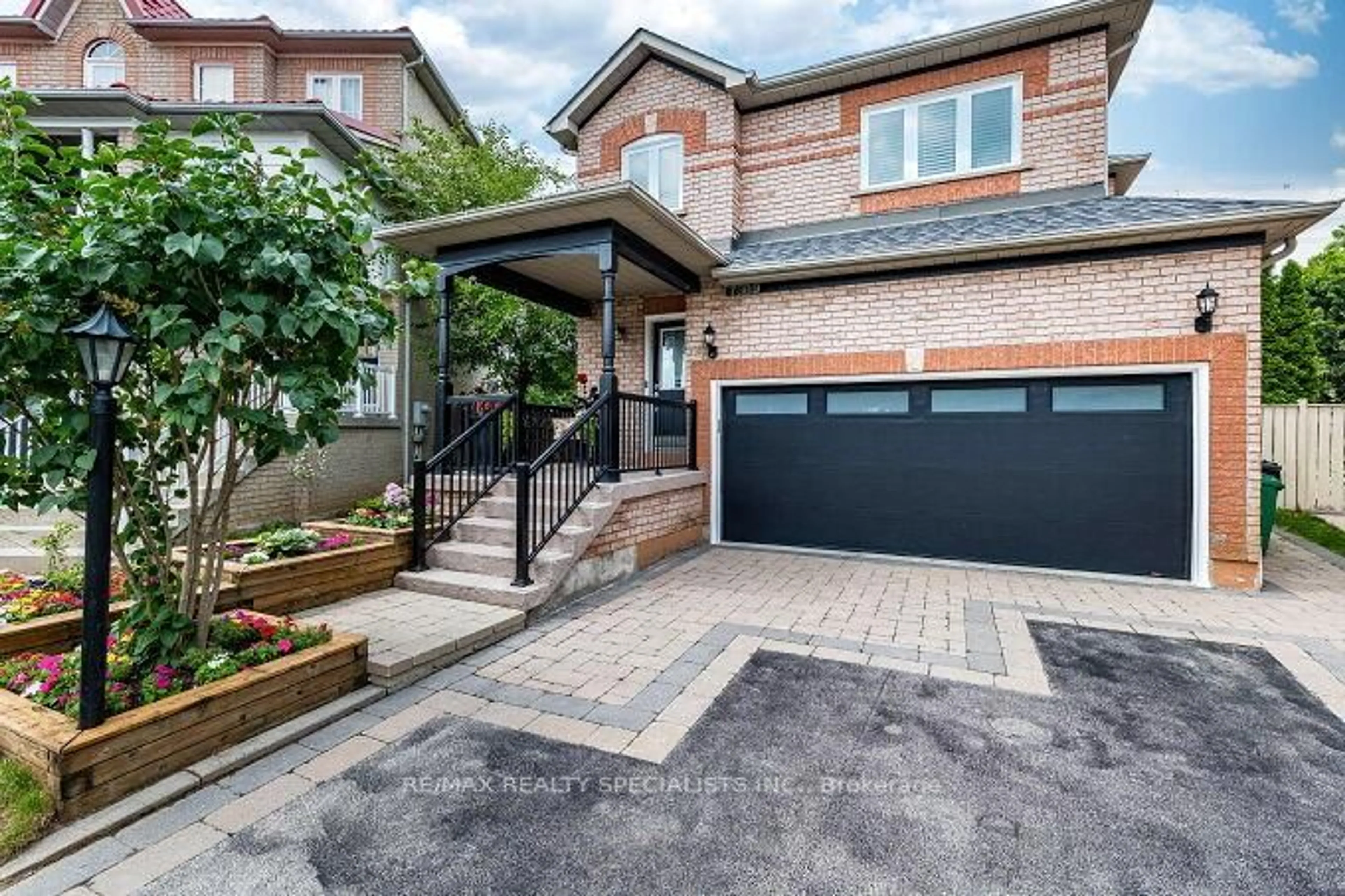 Home with brick exterior material, street for 7389 Banffshire Crt, Mississauga Ontario L5N 7Z9