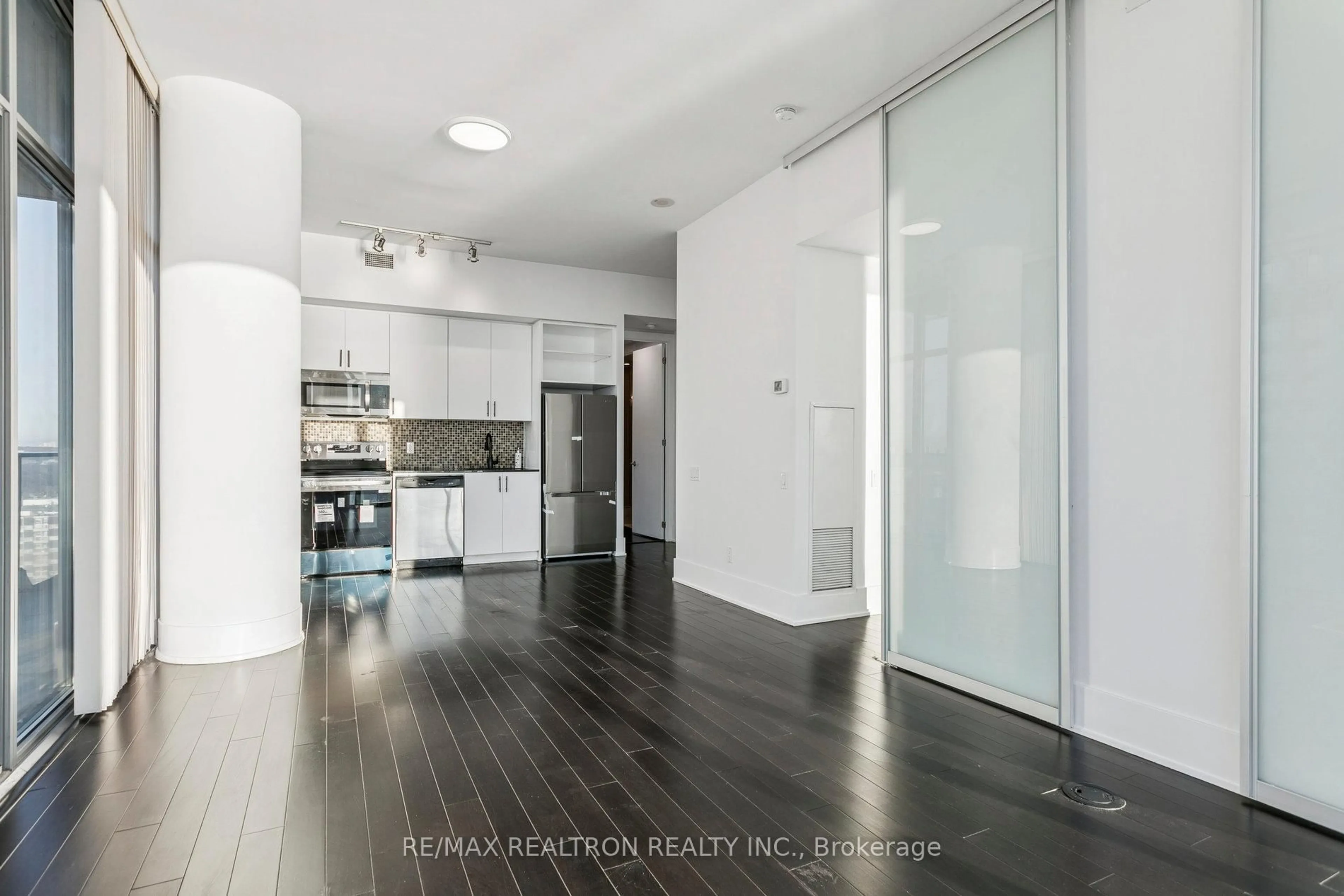 Unknown for 103 The Queensway #2805, Toronto Ontario M6S 5B3