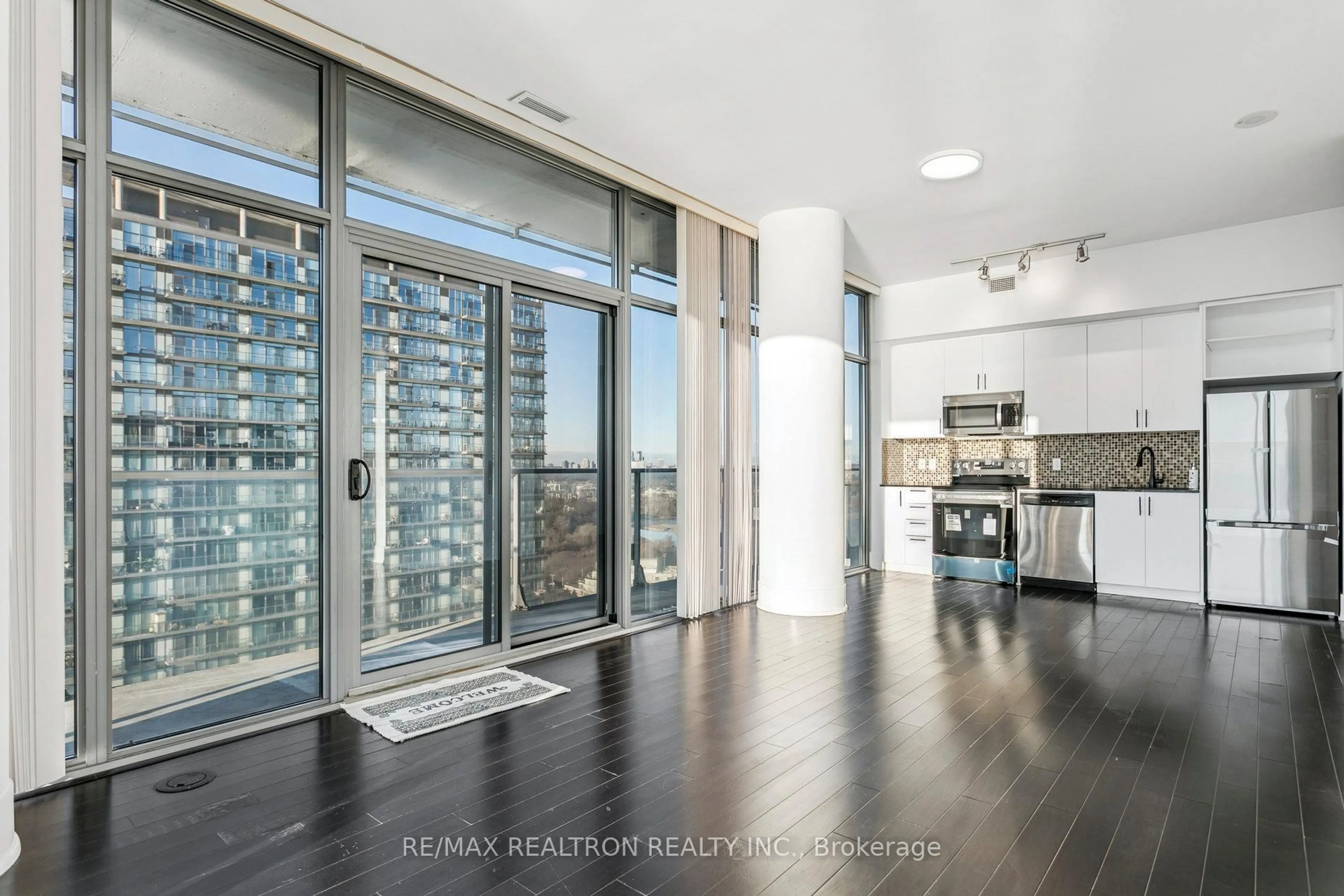 Unknown for 103 The Queensway #2805, Toronto Ontario M6S 5B3