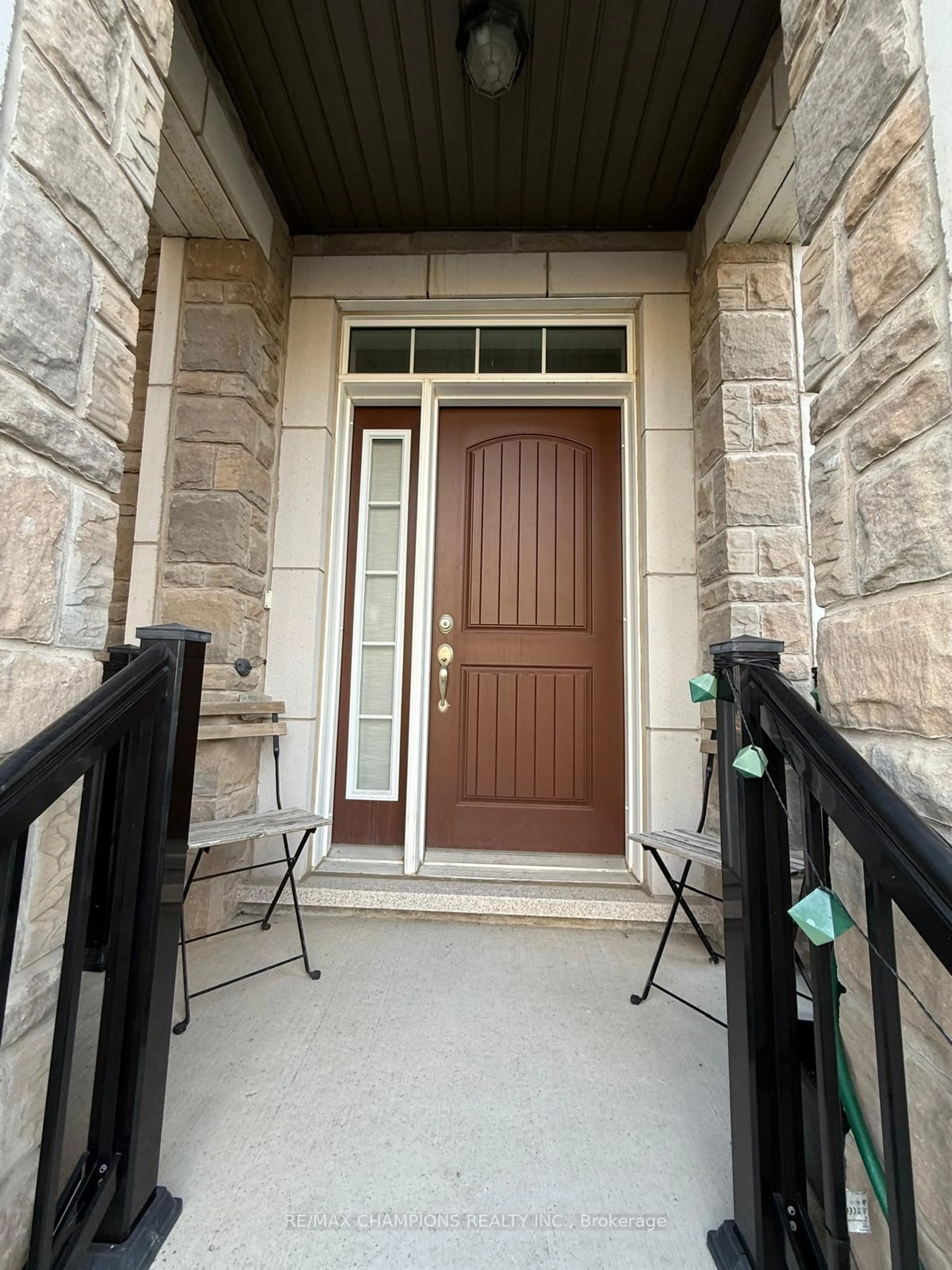 Indoor entryway for 1222 Rose Way #29, Milton Ontario L9E 1P2