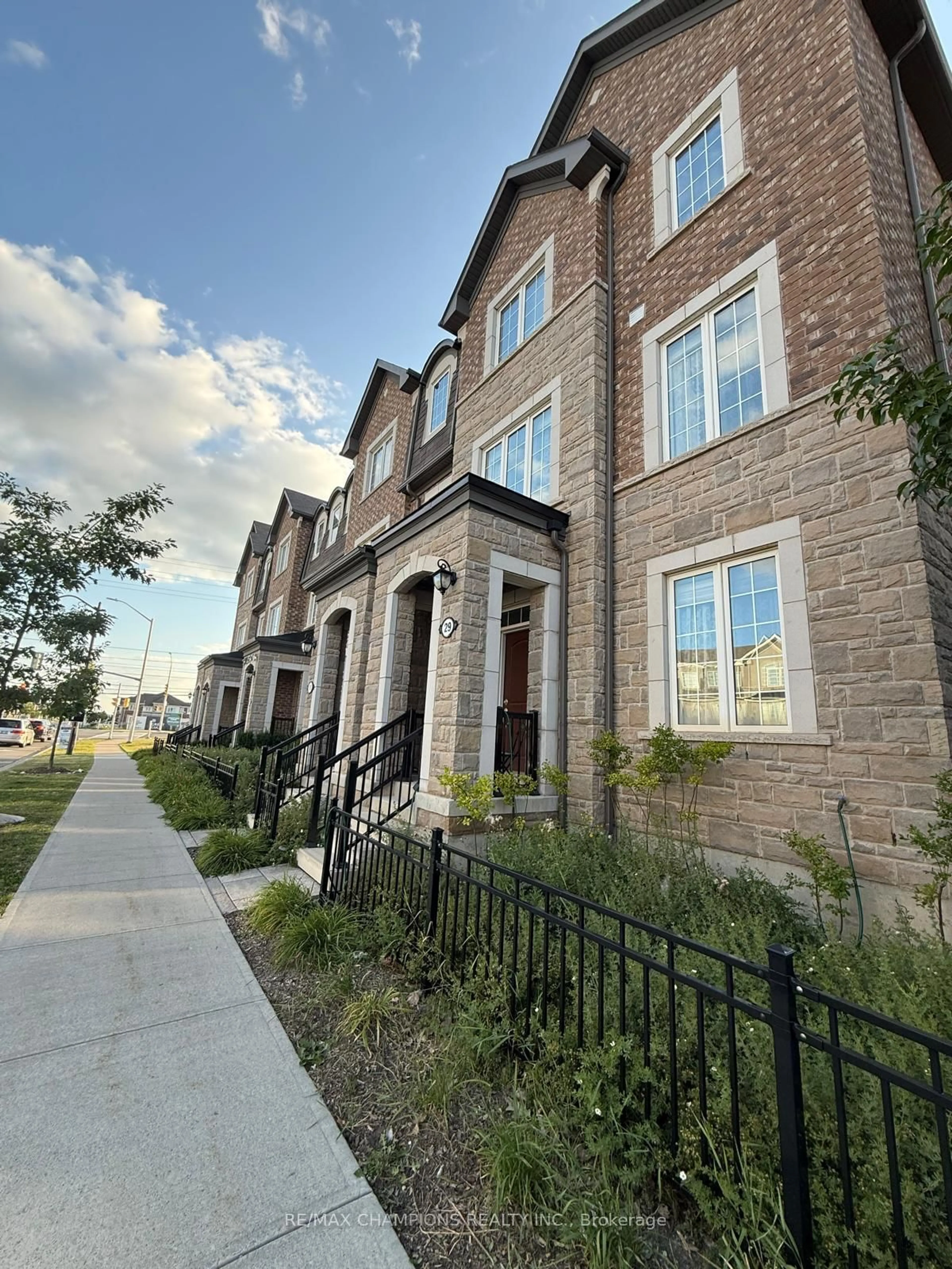 Home with brick exterior material, street for 1222 Rose Way #29, Milton Ontario L9E 1P2