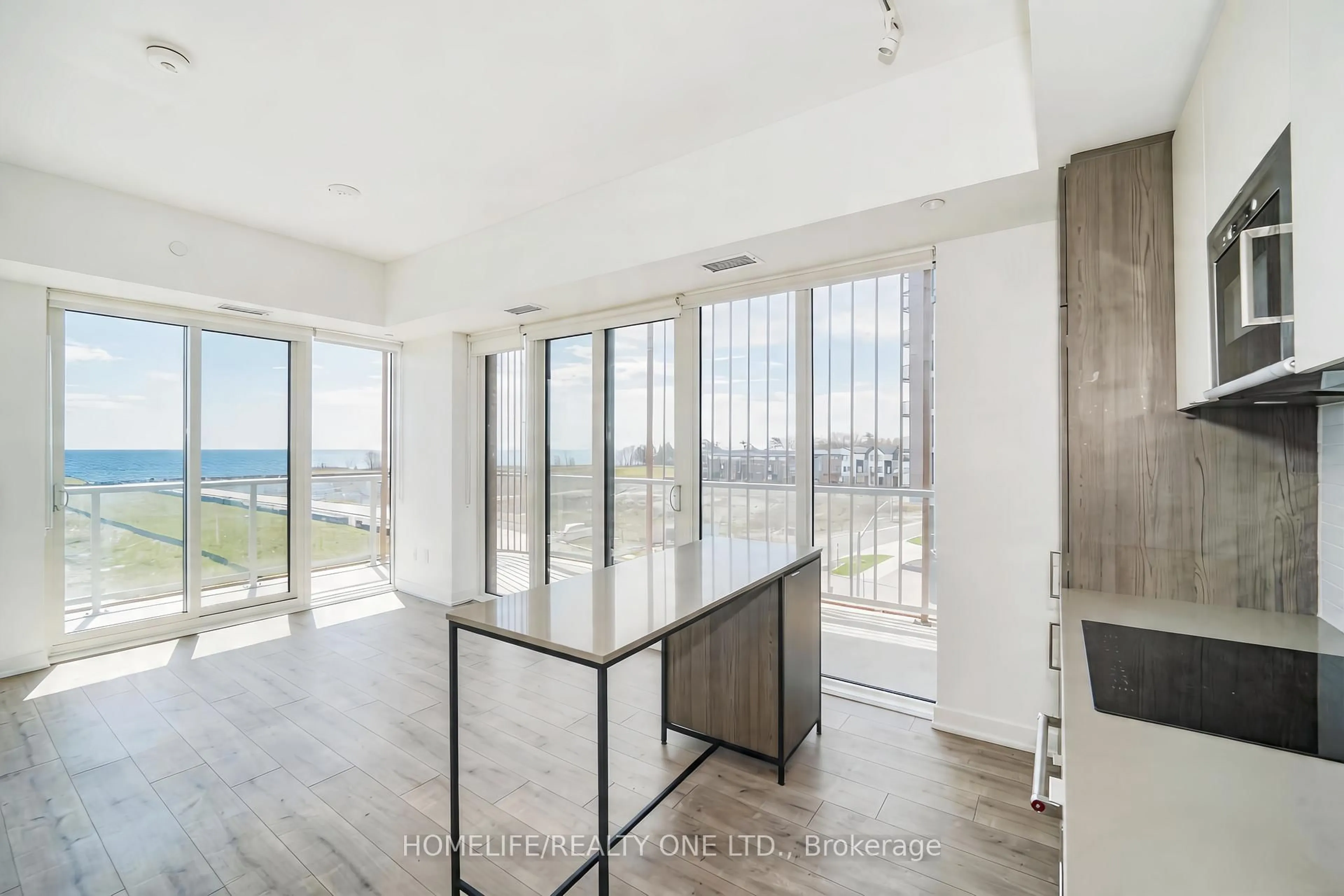 Unknown for 220 Missinnihe Way #421, Mississauga Ontario L5H 0A9