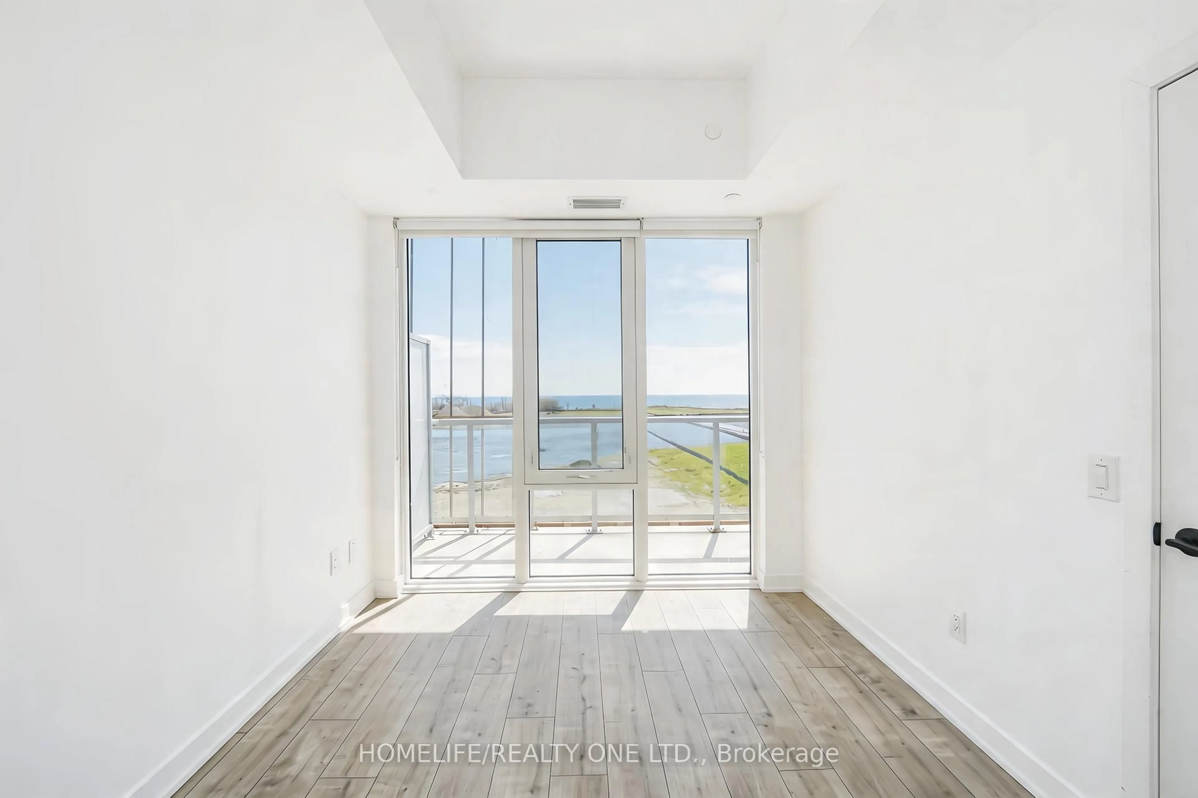 Unknown for 220 Missinnihe Way #421, Mississauga Ontario L5H 0A9