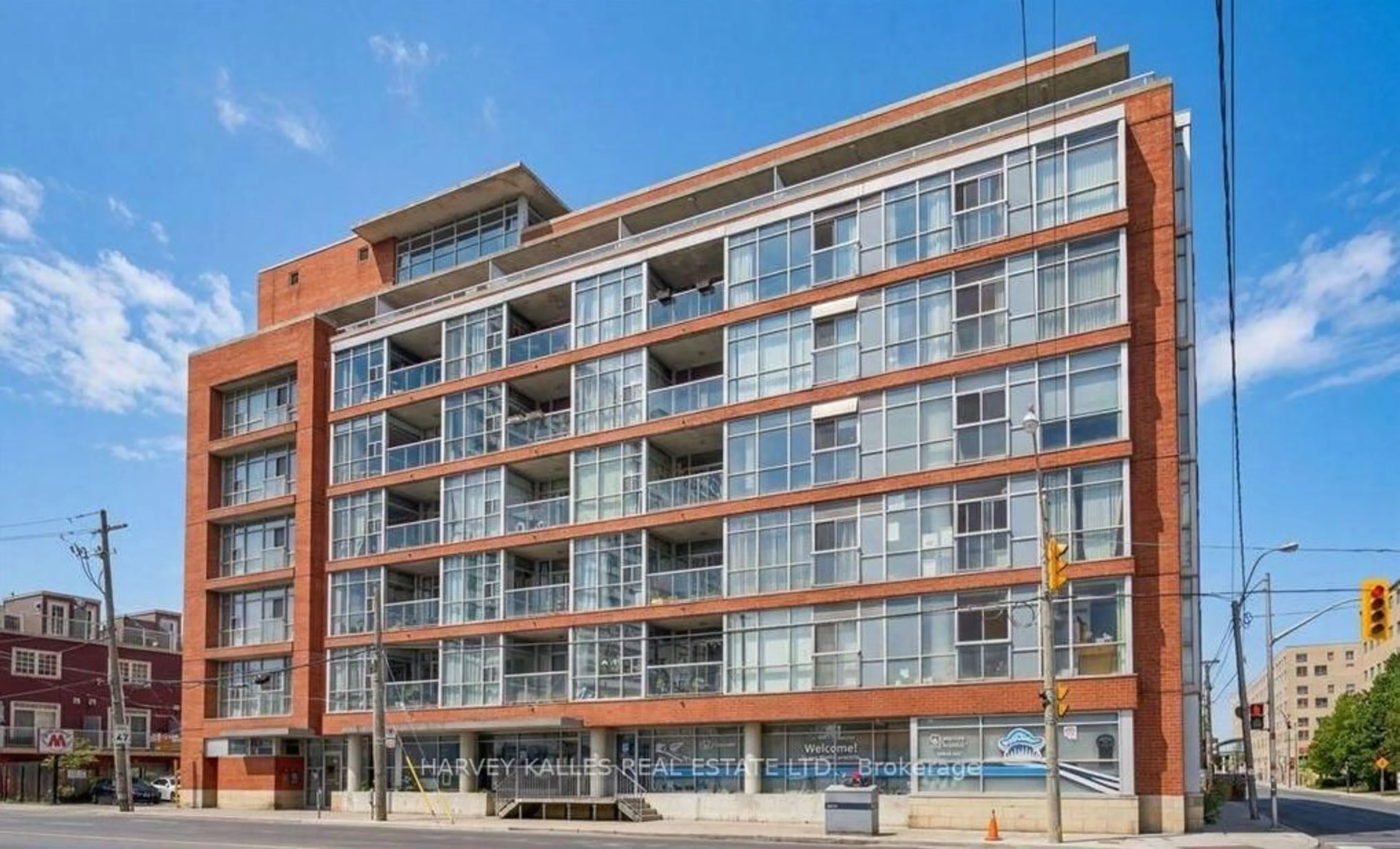 Patio, building for 1375 Dupont St #403, Toronto Ontario M6H 4J8