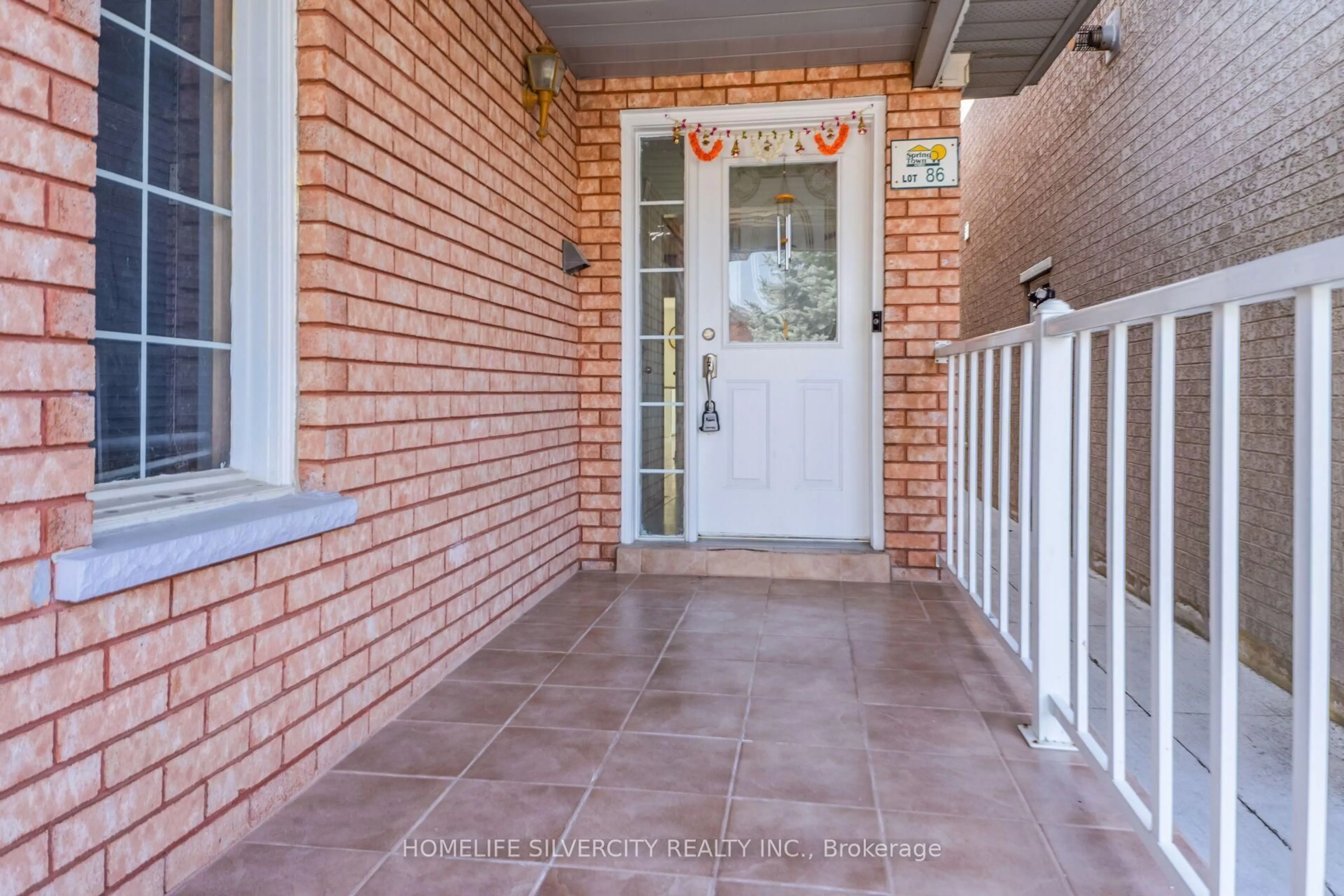 Indoor entryway for 14 Sahara Tr, Brampton Ontario L6R 1P2