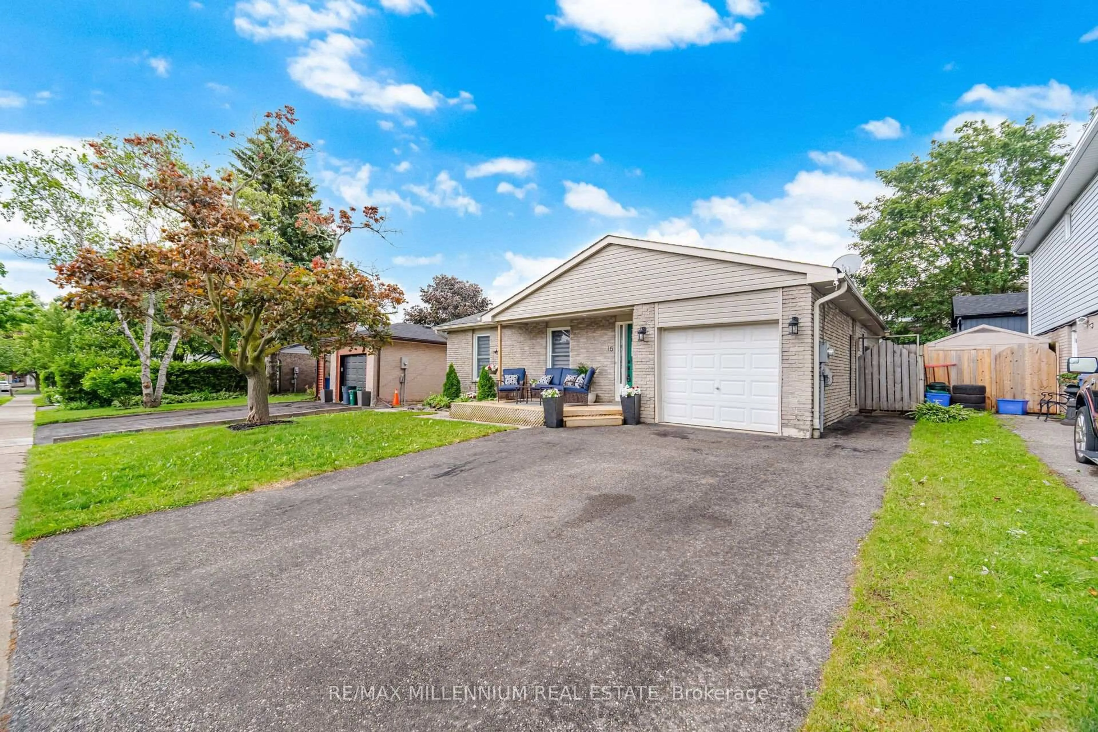 A pic from outside/outdoor area/front of a property/back of a property/a pic from drone, street for 16 Brenda Blvd, Orangeville Ontario L9W 3L6