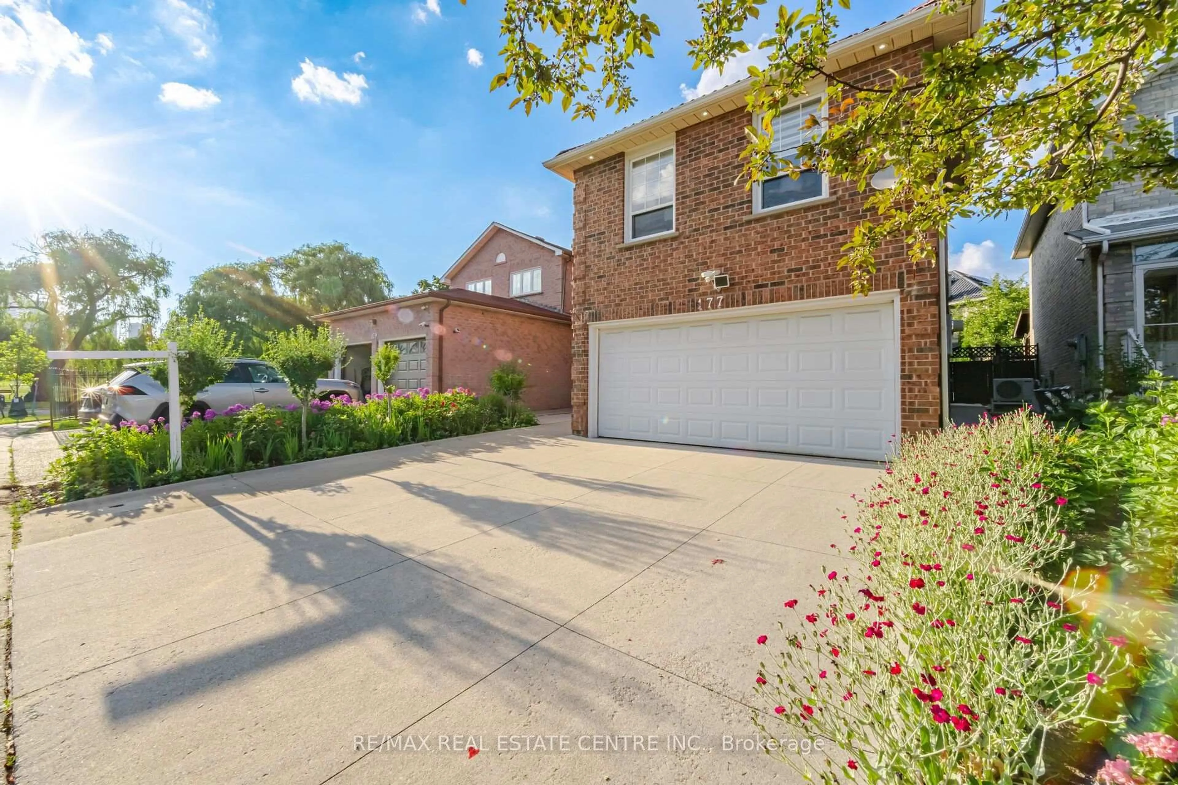 Home with brick exterior material, street for 177 Surbray Grve, Mississauga Ontario L5B 2E2