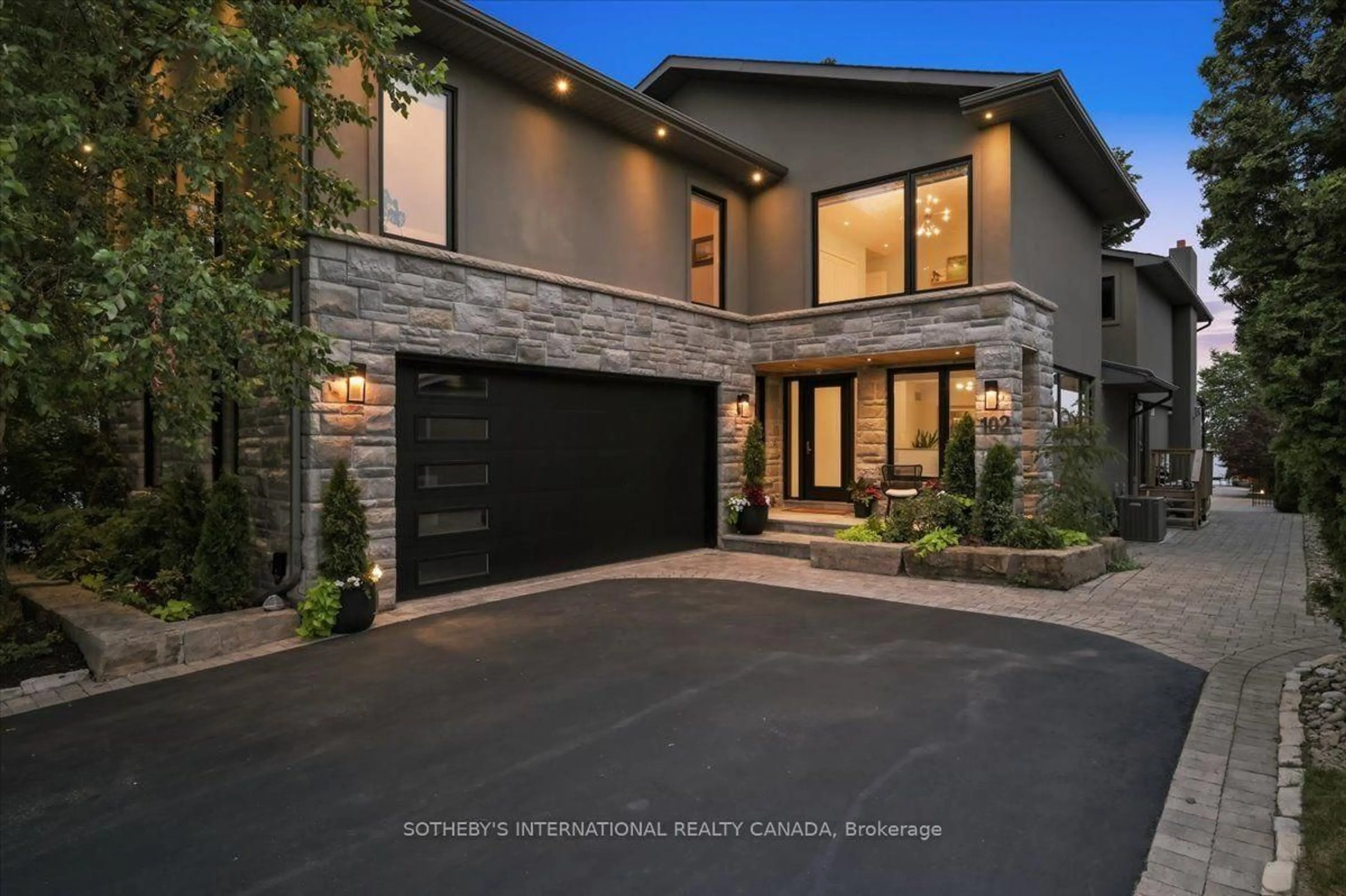 Home with brick exterior material, street for 102 Cumberland Dr, Mississauga Ontario L5G 3M8