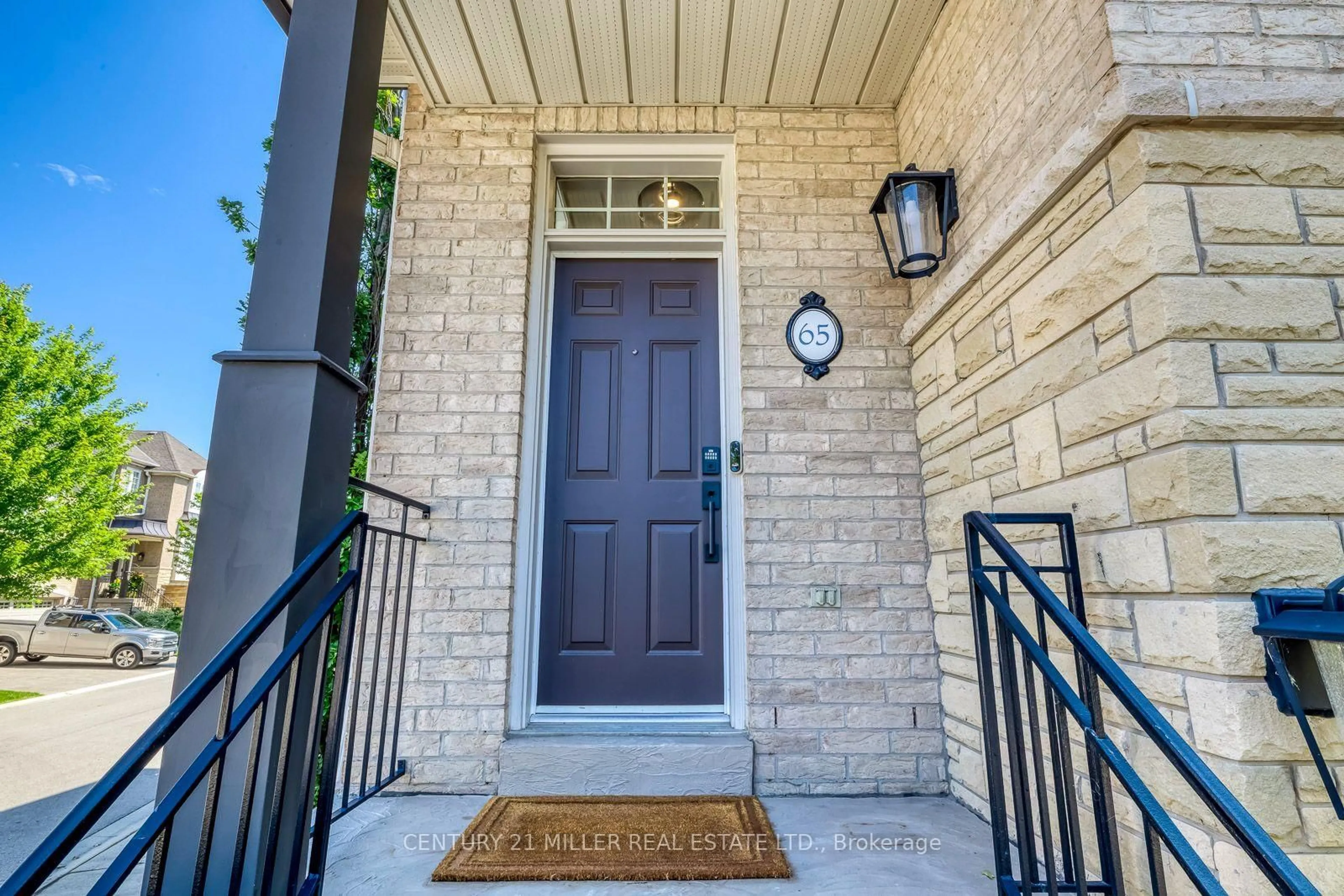 Indoor entryway for 1267 Dorval Dr #65, Oakville Ontario L6M 3Z5