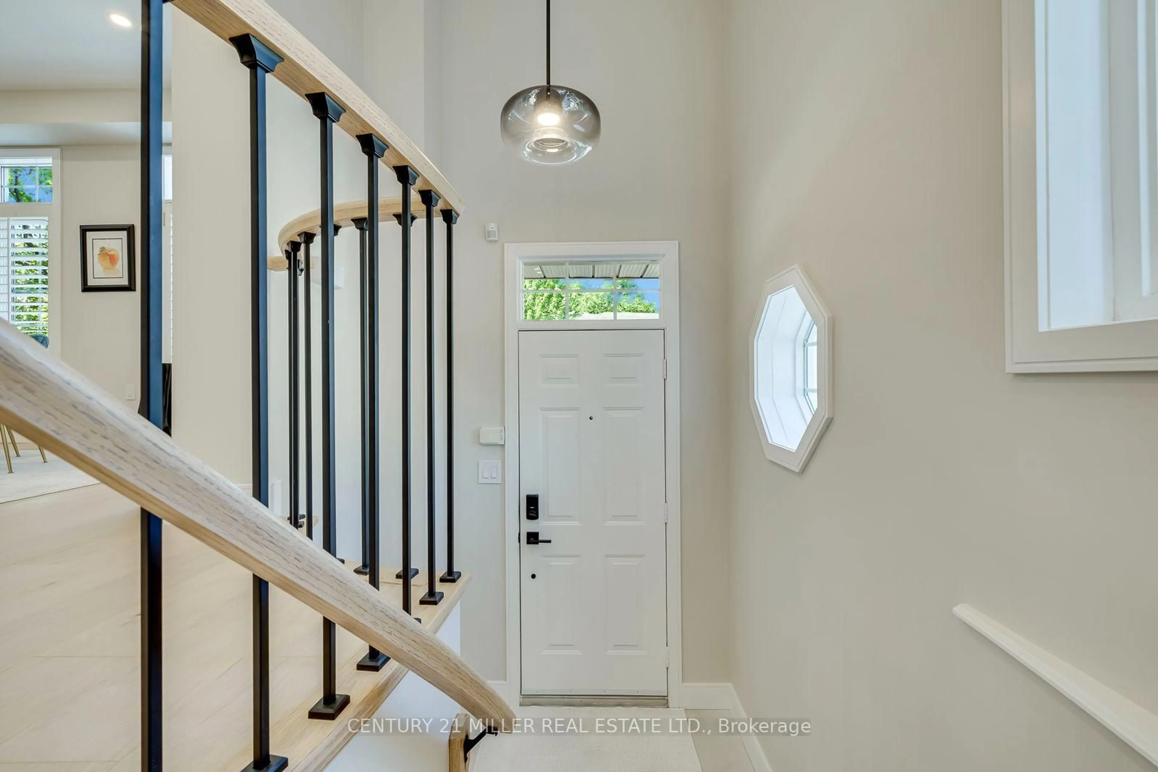 Indoor entryway for 1267 Dorval Dr #65, Oakville Ontario L6M 3Z5