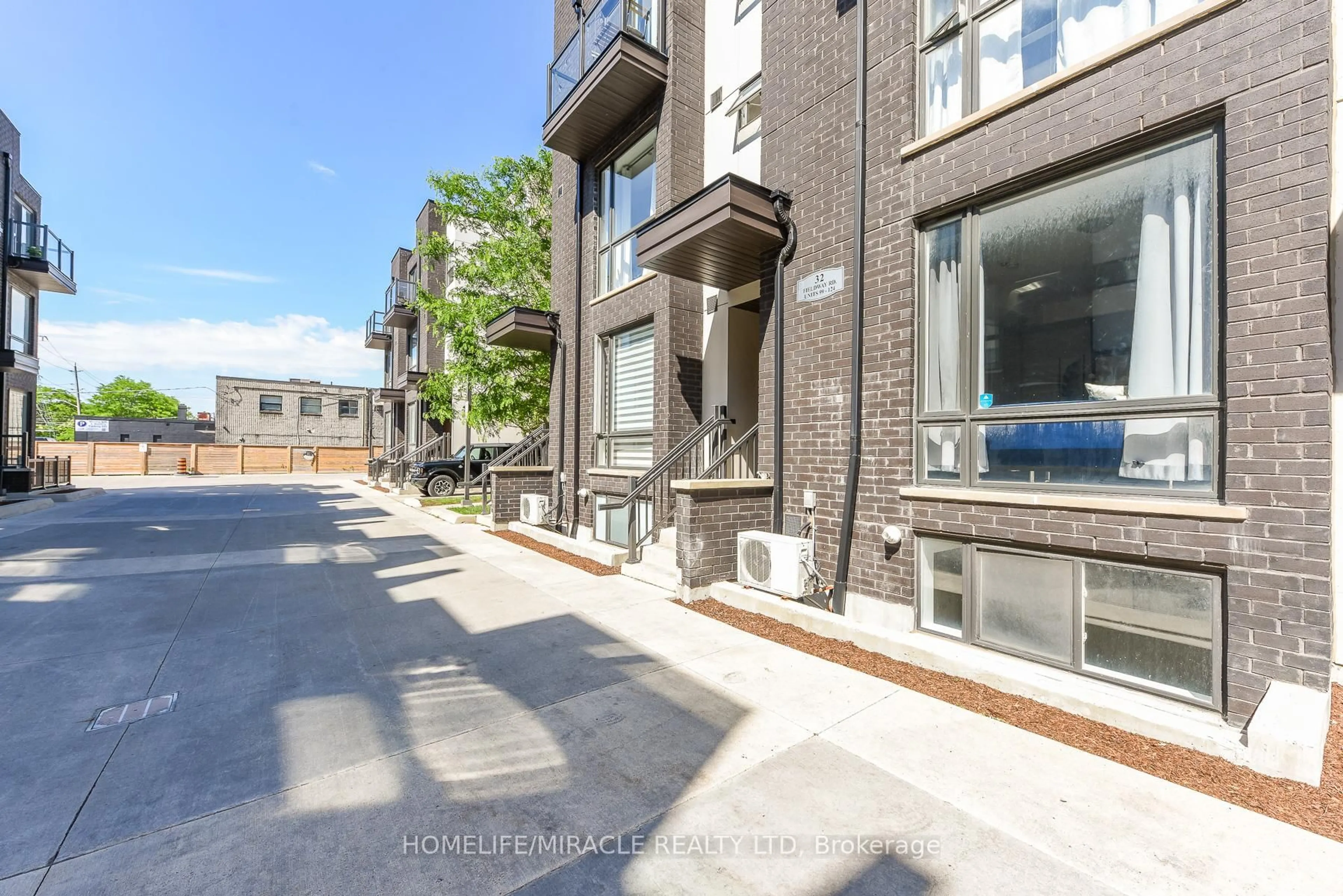 Patio, street for 32 Fieldway Rd #122, Toronto Ontario M8Z 0E3