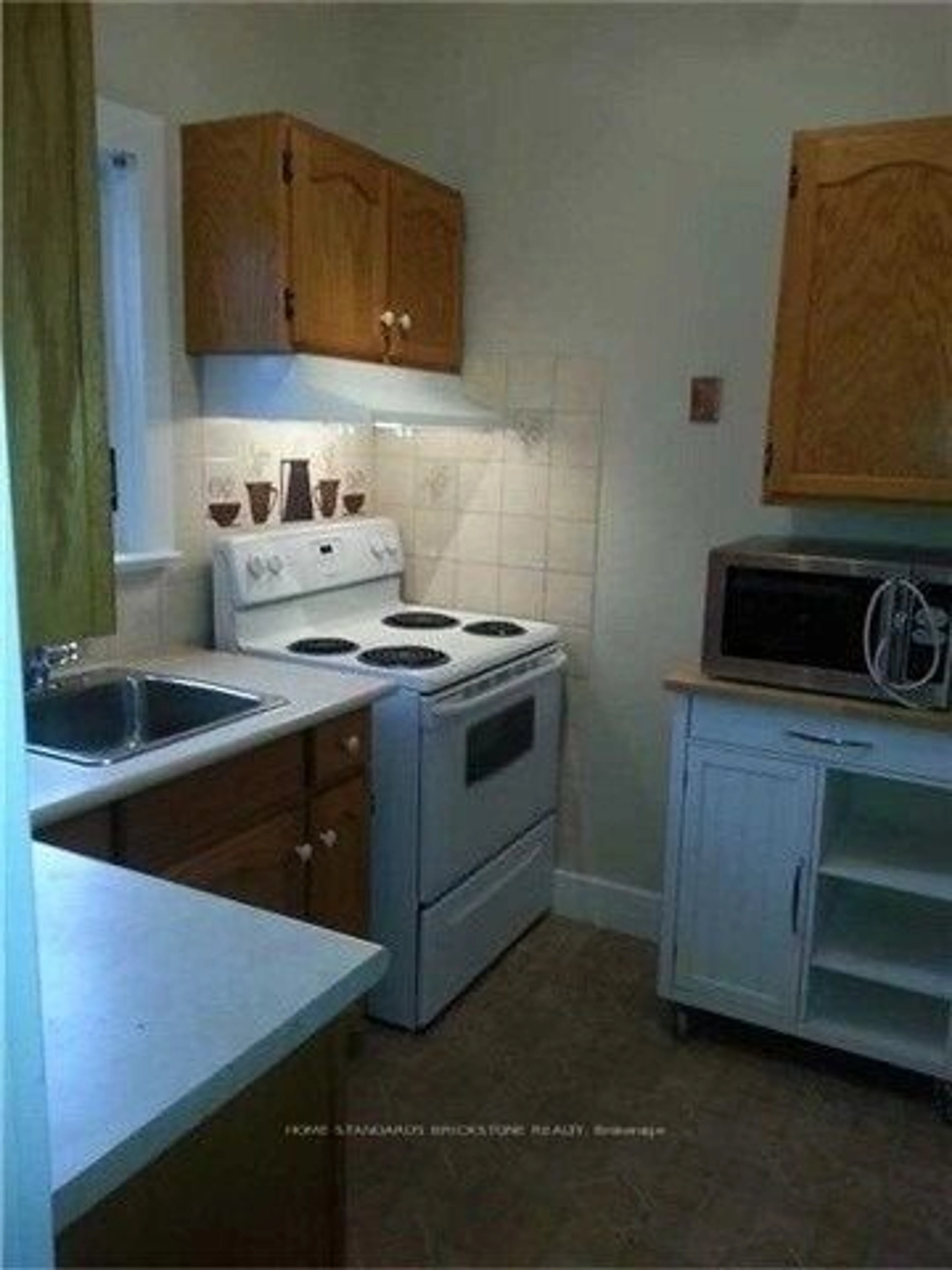 Standard kitchen, unknown for 136 Medland St, Toronto Ontario M6P 2N5