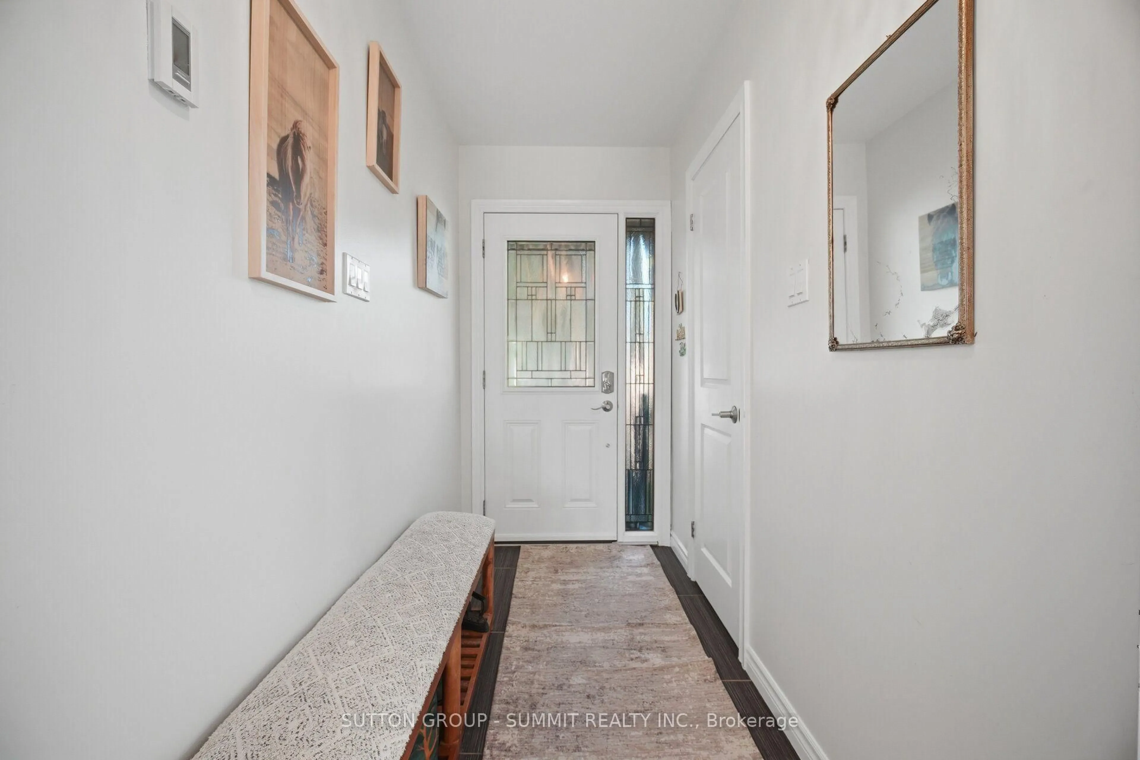 Indoor entryway for 1845 Hyde Mill Cres, Mississauga Ontario L5N 0A7