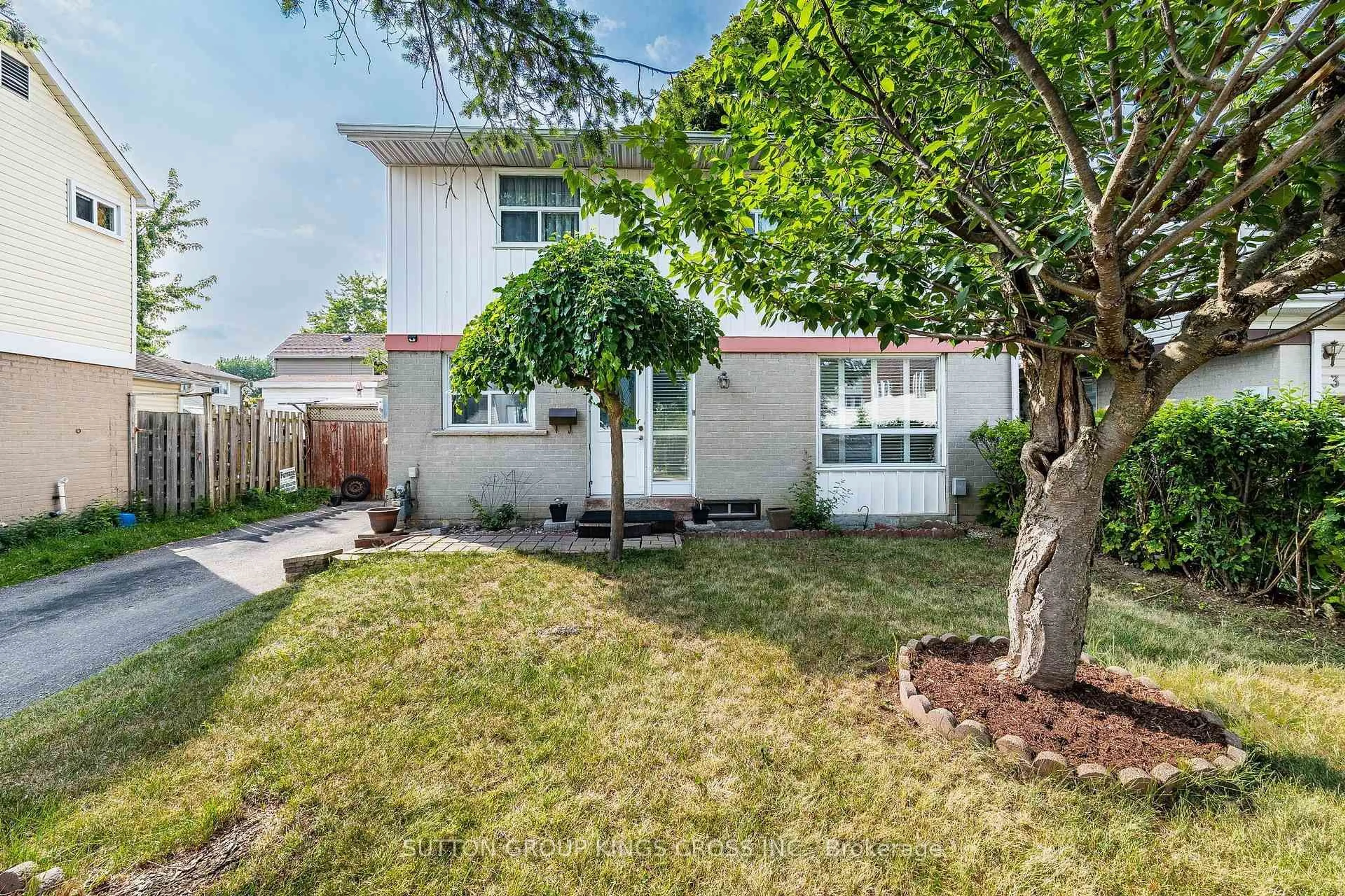 Unknown for 2 Hemlark Crt, Brampton Ontario L6S 2B7