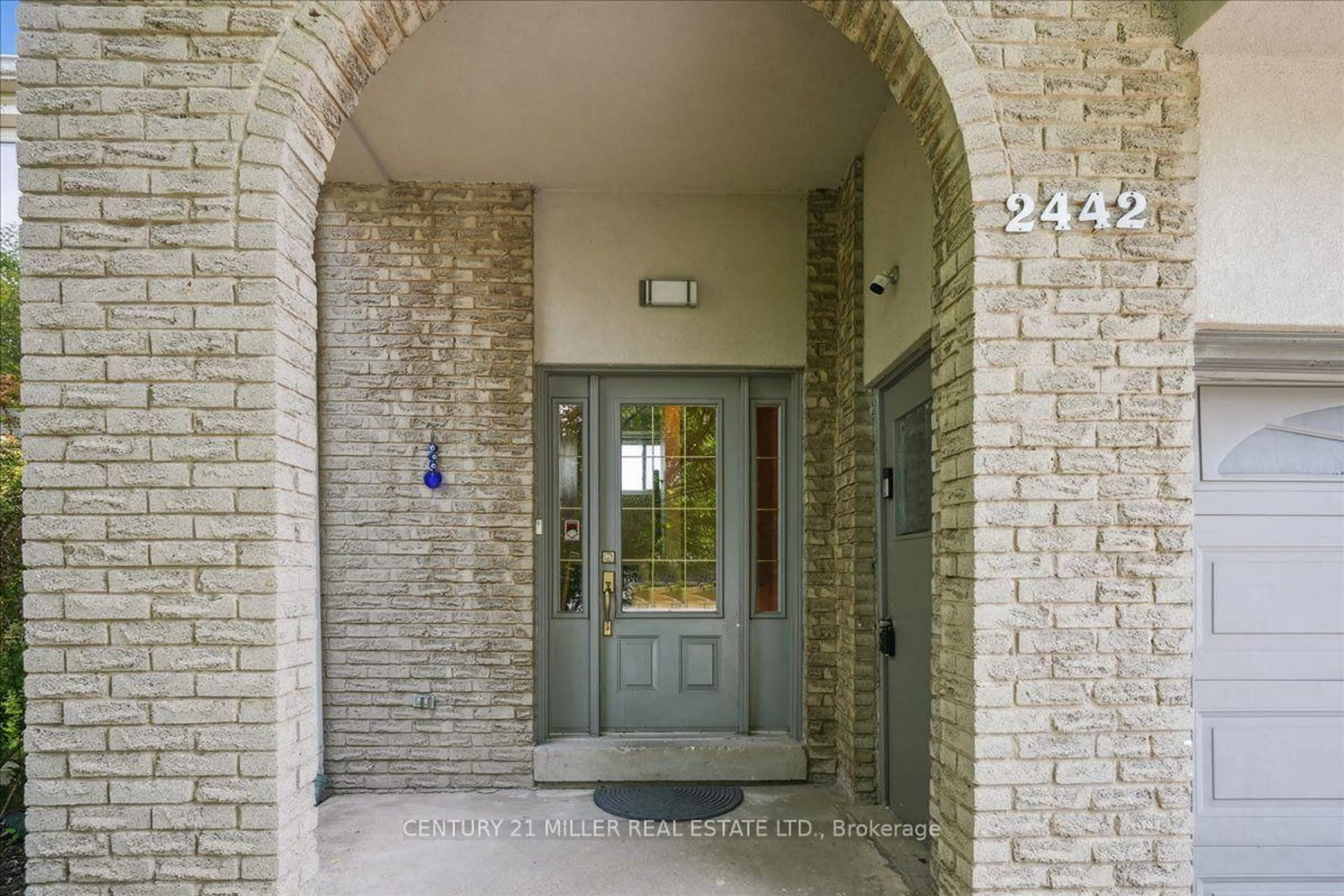 Indoor entryway for 2442 Woburn Cres, Oakville Ontario L6L 5E9