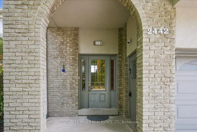 2442 Woburn Cres, Oakville 4