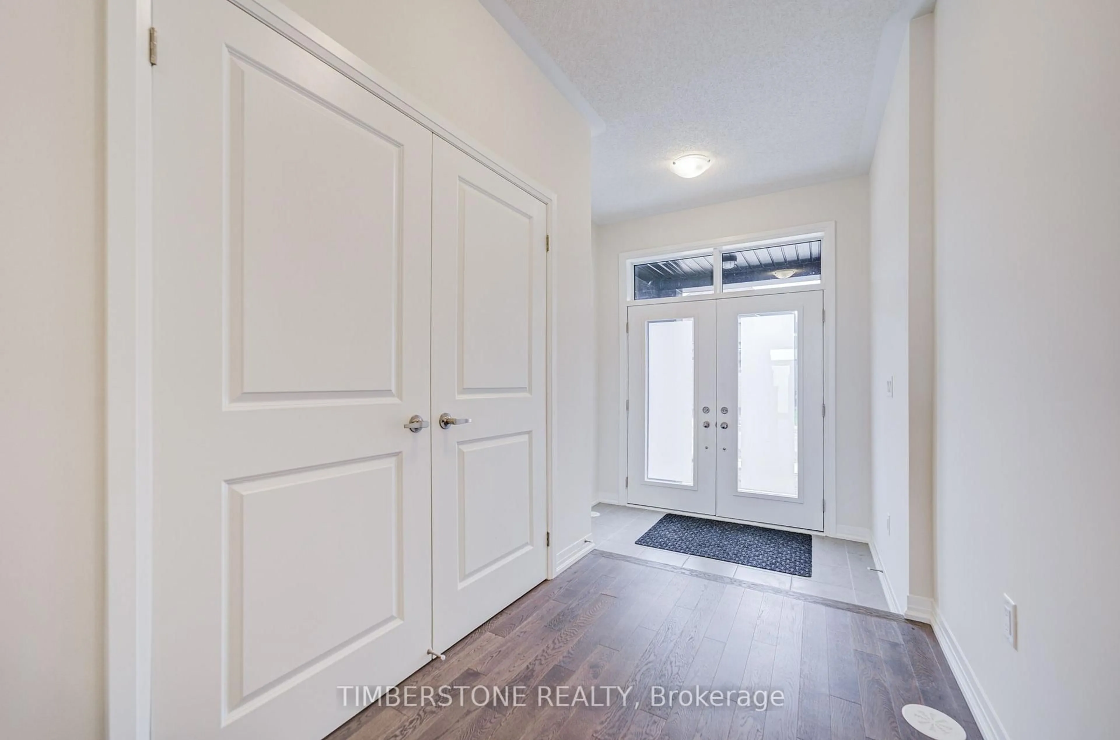 Indoor entryway for 108 Arnold Circ, Brampton Ontario L7A 5M2
