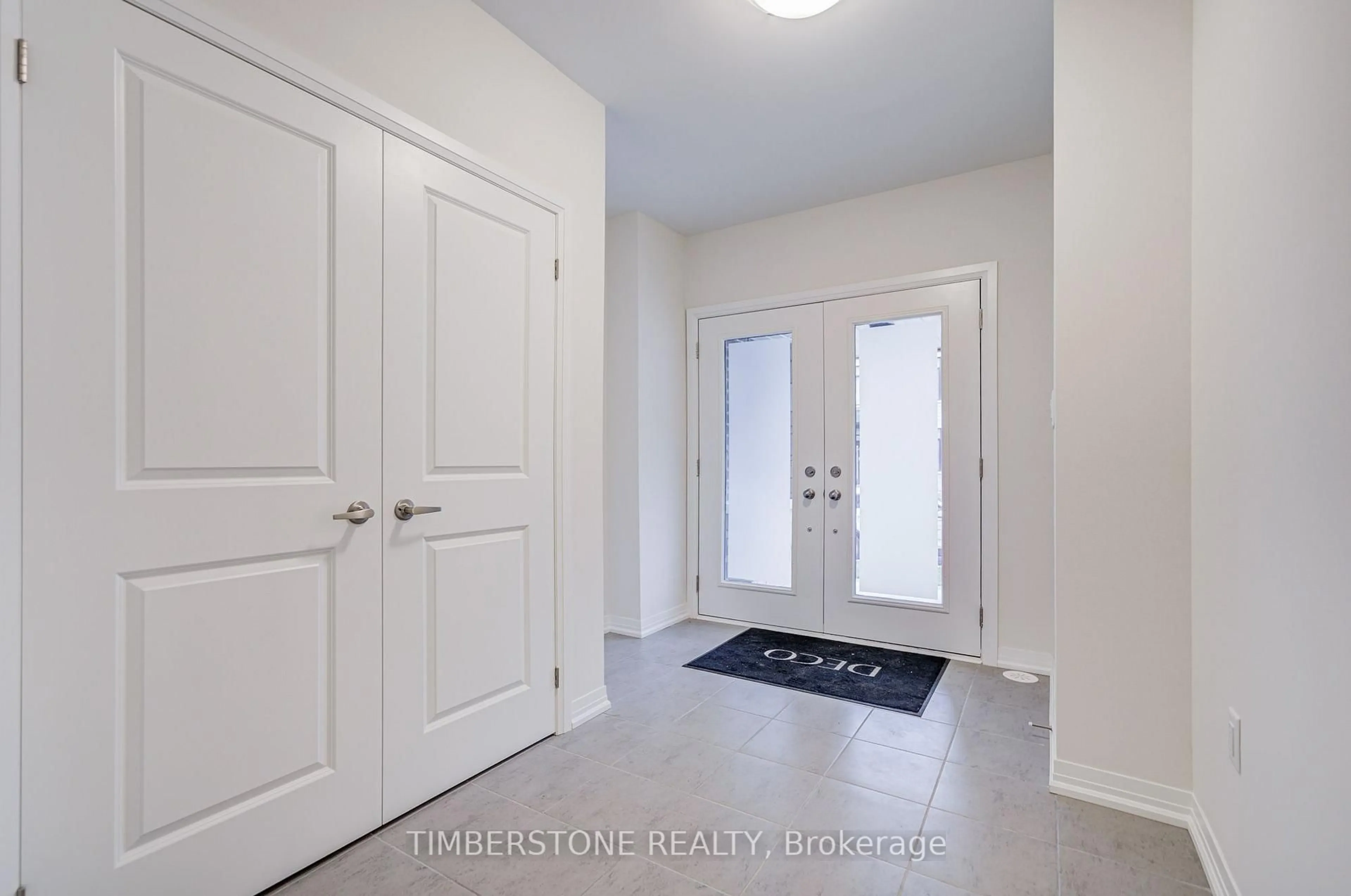 Indoor entryway for 21 Bonnington Dr, Brampton Ontario L7A 5M1