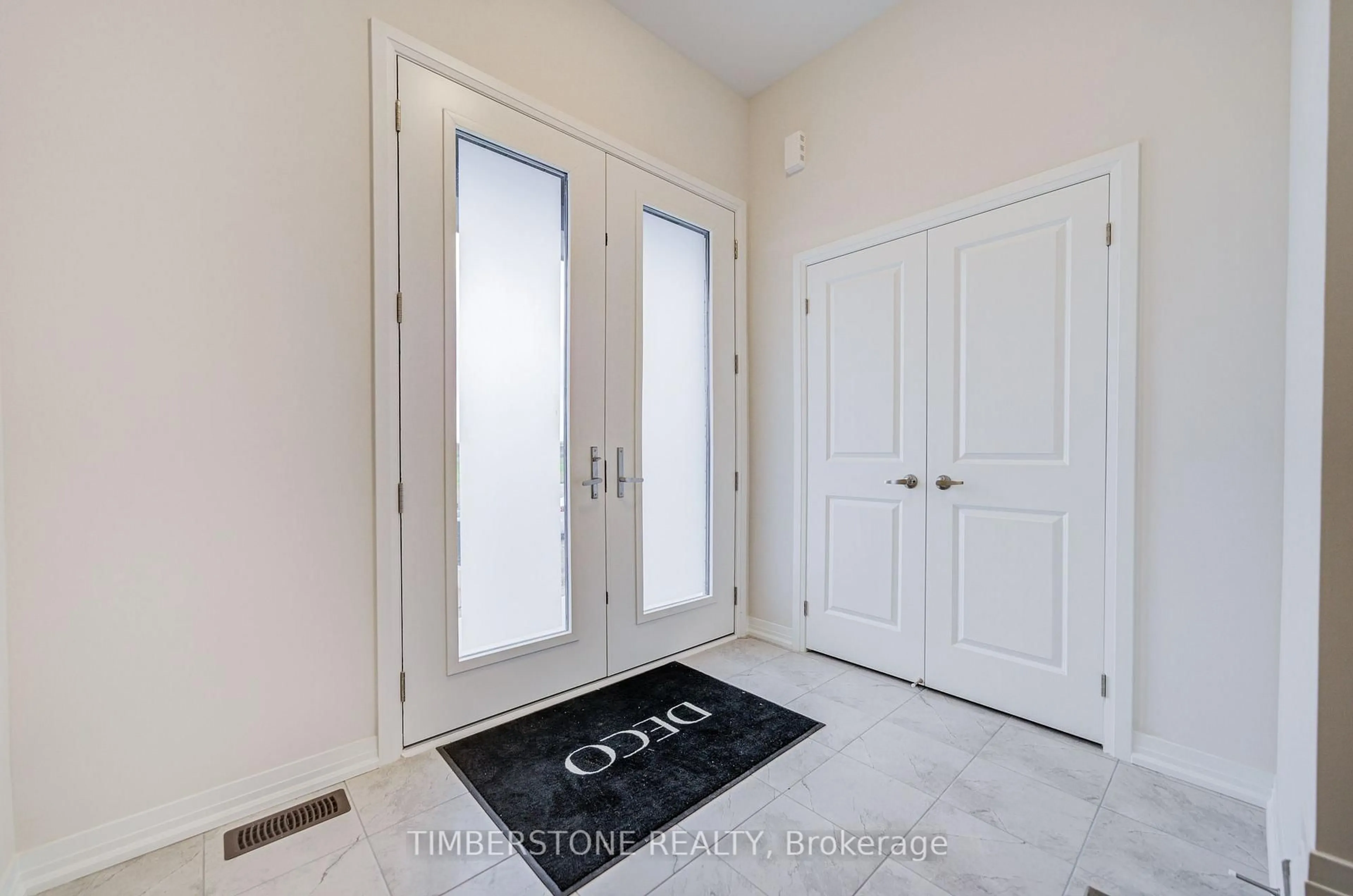 Indoor entryway for 23 Fieldfare Rd, Brampton Ontario L7A 5M1