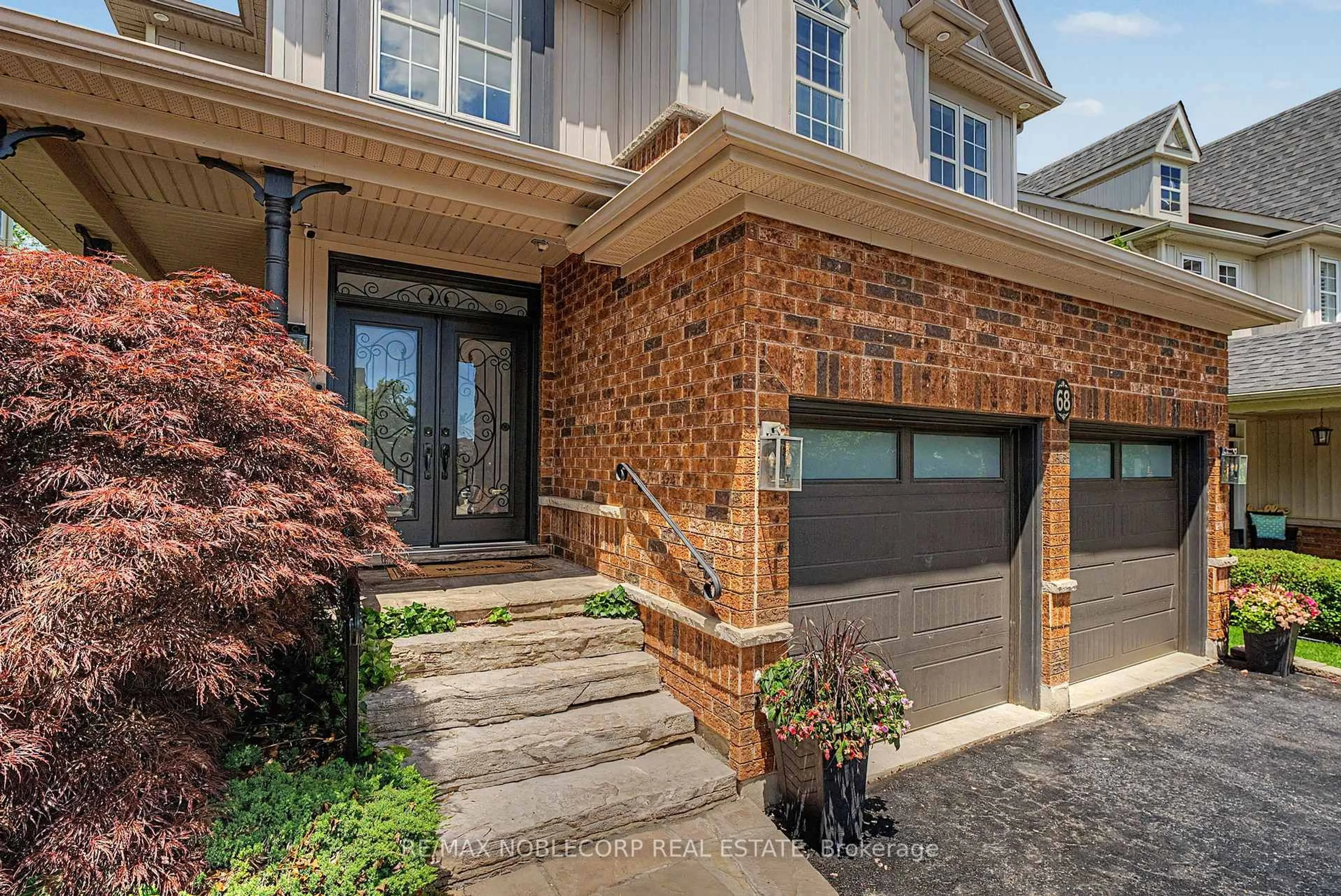 Home with brick exterior material, street for 68 Meadowglen Blvd, Halton Hills Ontario L7G 0B7