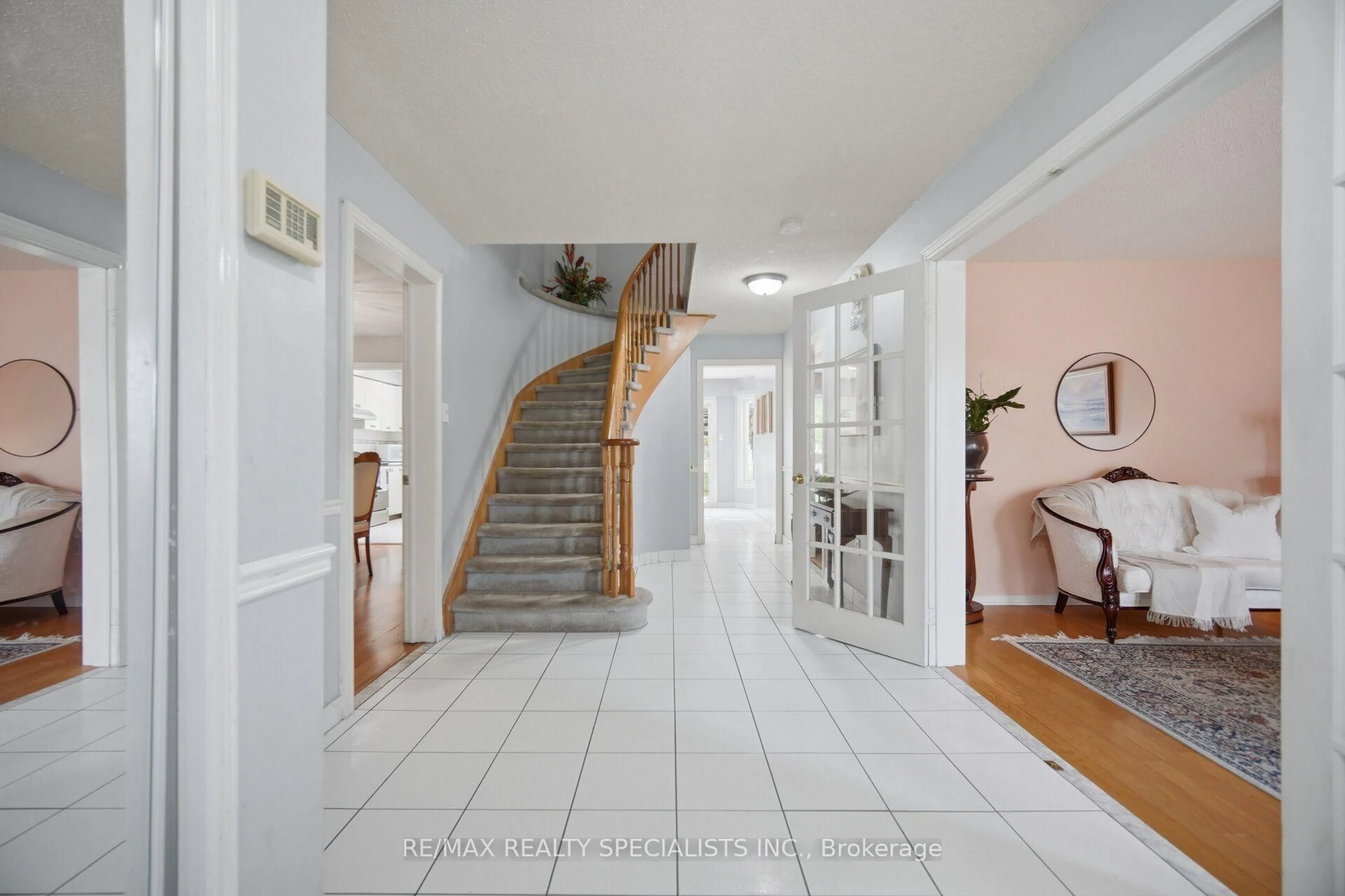 Indoor foyer for 271 Nahani Way, Mississauga Ontario L4Z 3B8