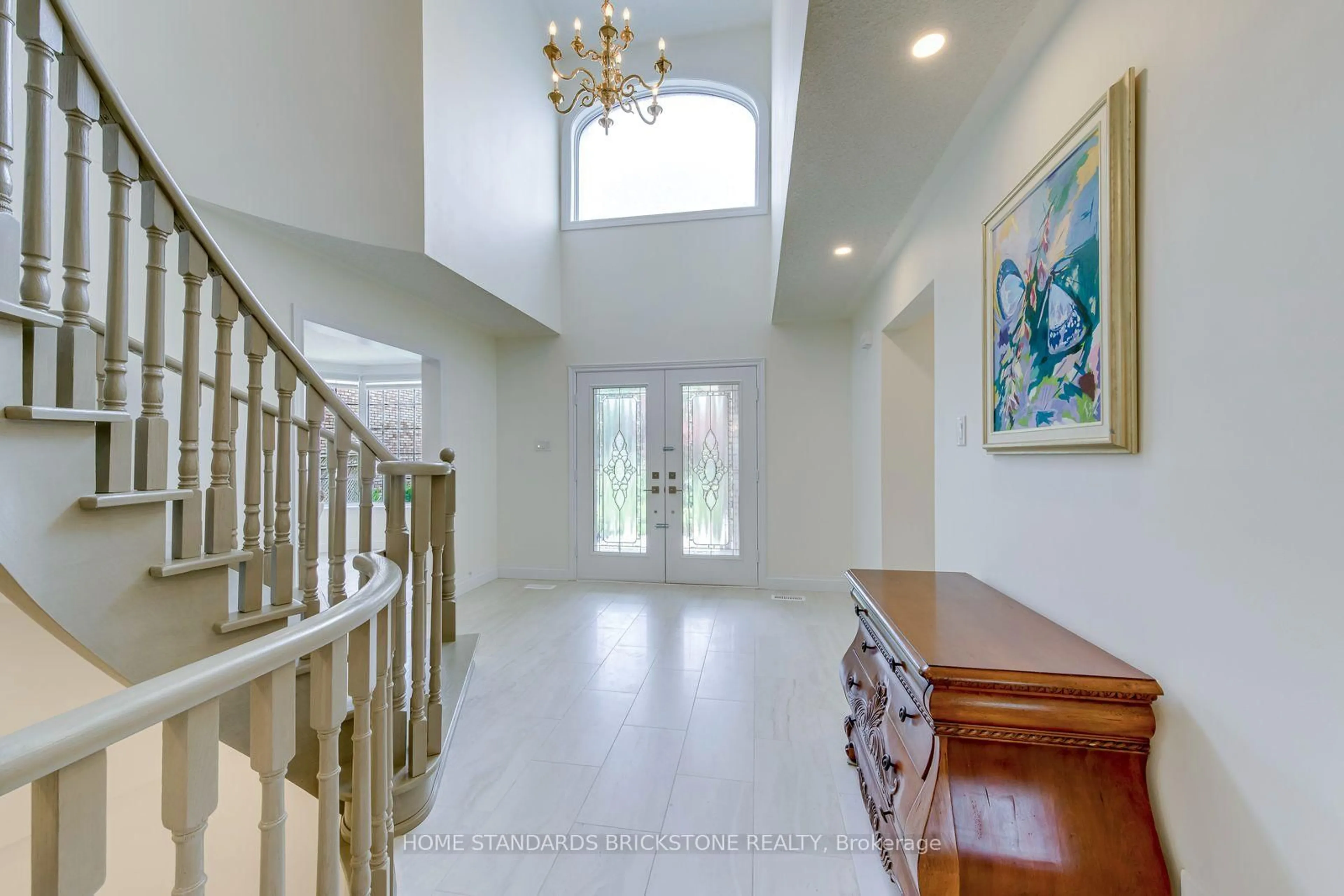 Indoor foyer for 15 Samuel Cres, Halton Hills Ontario L7G 5J2