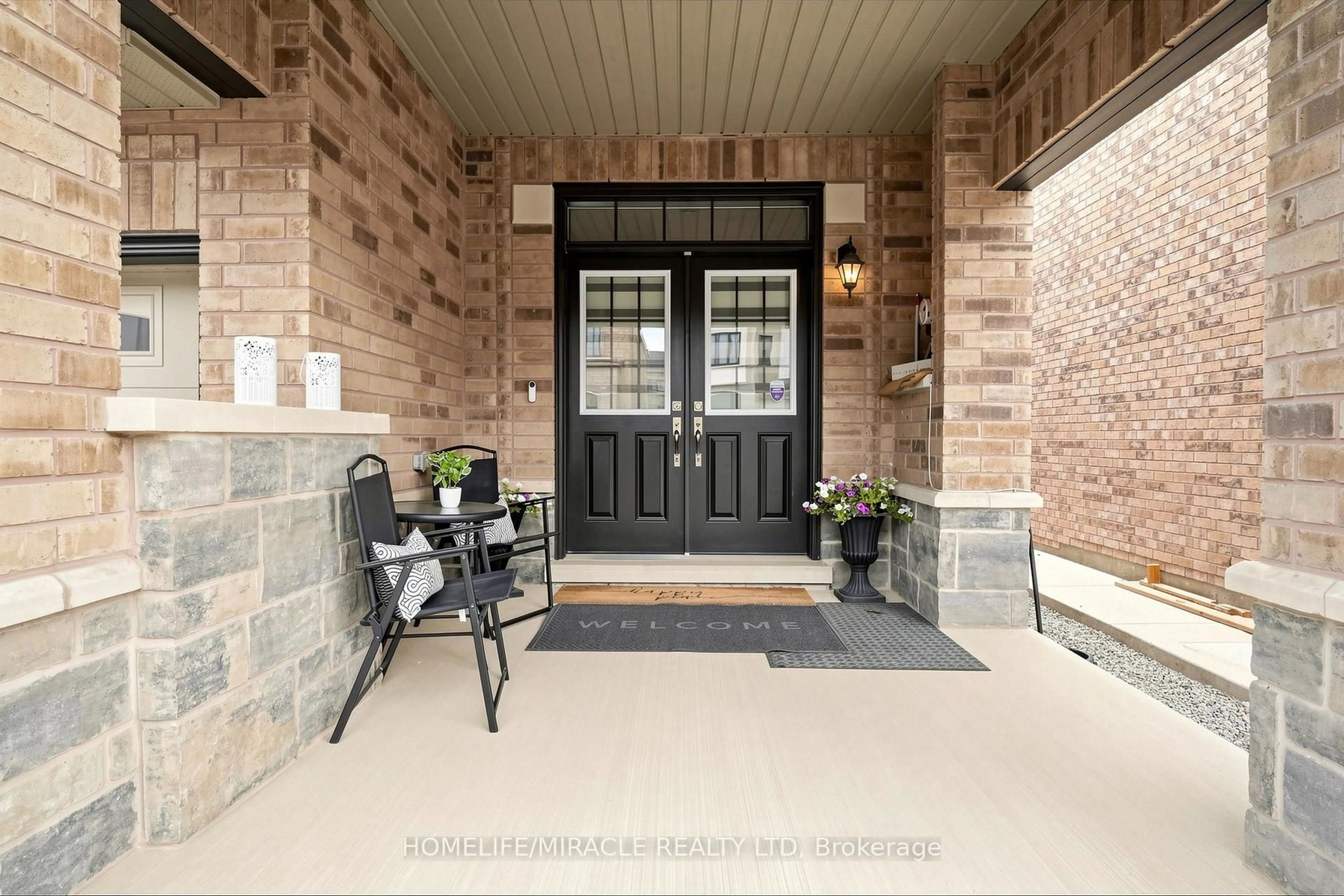 Indoor entryway for 1492 Kitchen Crt, Milton Ontario L9E 1Y8